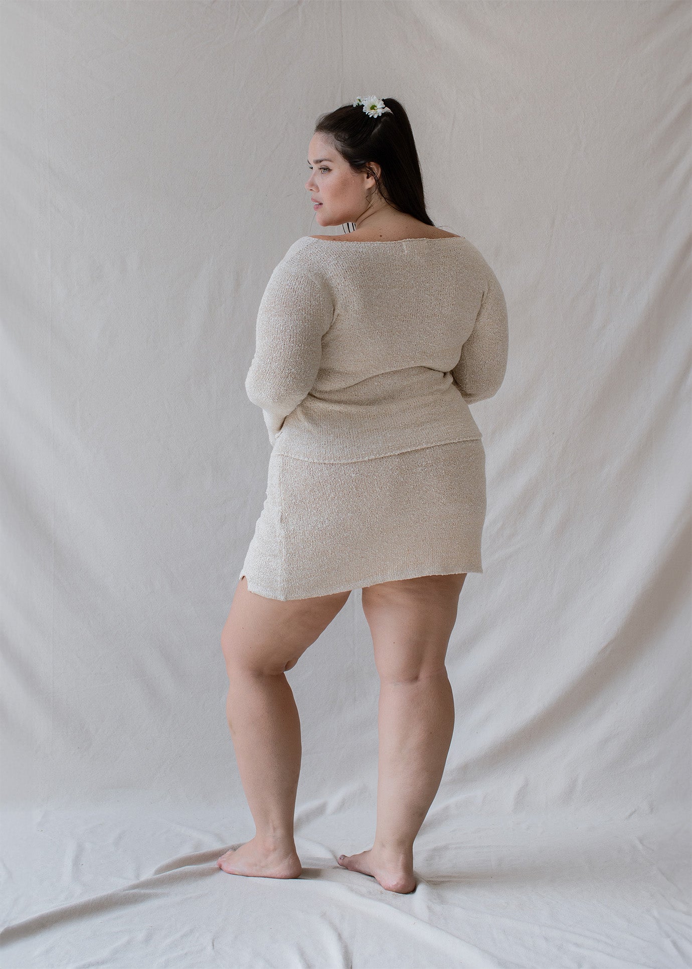 Michelle is wearing XL/XXL Bust 115cm (45.3”), Waist 93 (36.6”), Hips 123cm (48.4”), Height 168cm (5.5”)  | Size XL/XXL