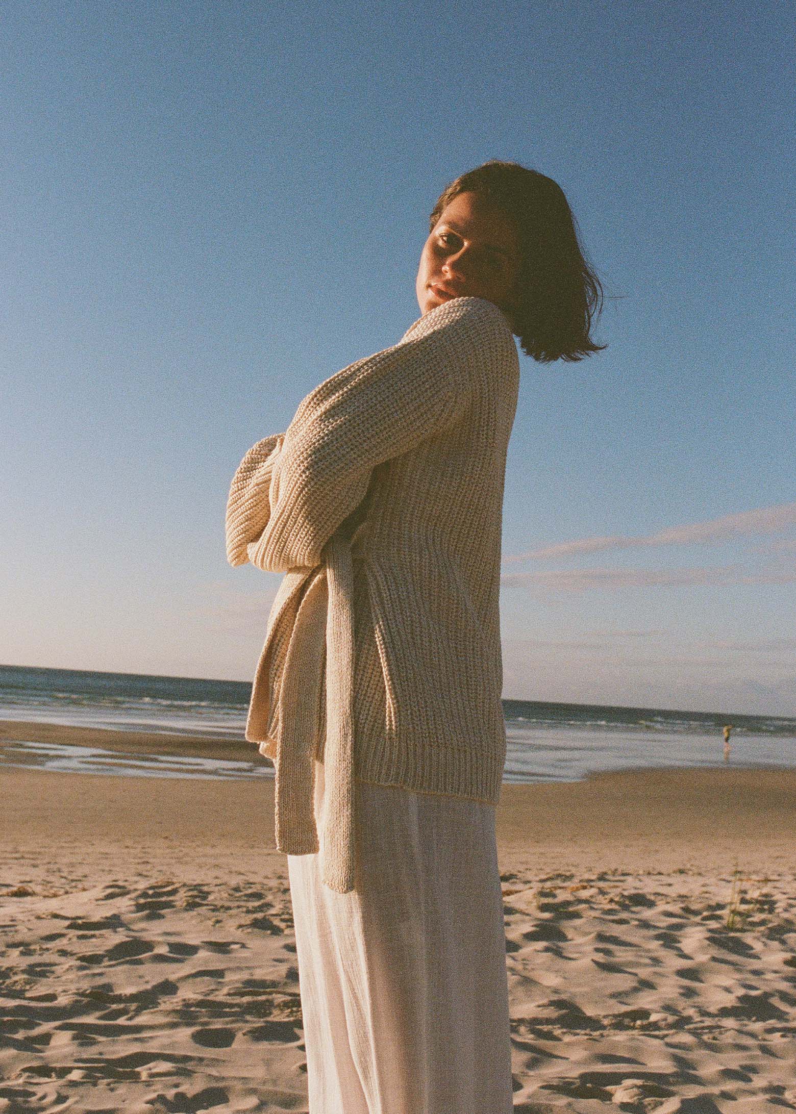 Eva usually wears size XS/S, Bust 81cm (31.9”), Waist 67cm (26.4”), Hips 94cm (37”), Height 169cm (5.5”)  | One Size