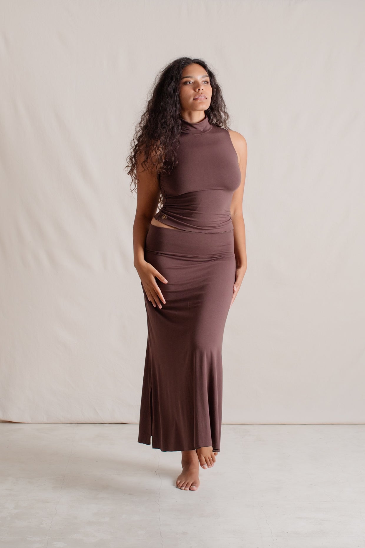 Jade is wearing size M/L. Bust: 95cm (37.4”), Waist: 82cm (32.2”), Hips: 107cm (42.1”), Height 181cm (5.9”). | Size M/L