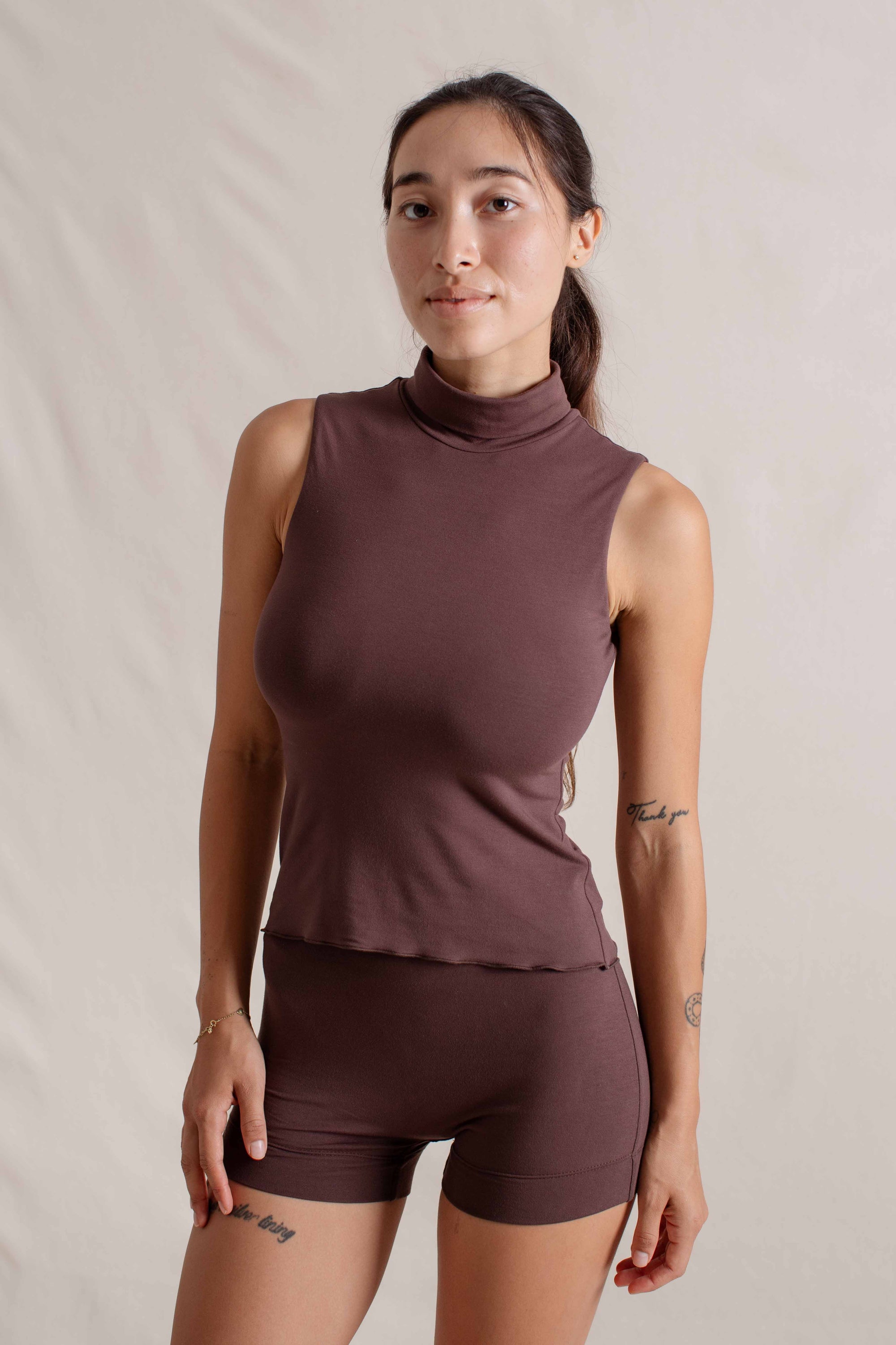 Hitomi is wearing size XS/S. Bust: 81cm (32”), Waist: 61cm (24”), Hips: 91.4cm (36”), Height 168cm (5.5”). | Size XS/S