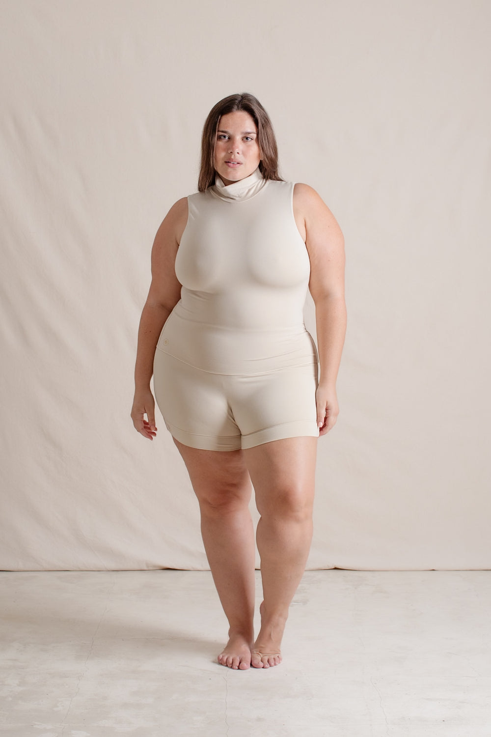 Michelle is wearing XL/2XL. Bust: 115cm (45.3”), Waist: 93 (36.6”), Hips: 123cm (48.4”), Height: 168cm (5.5”). | Size XL/XXL