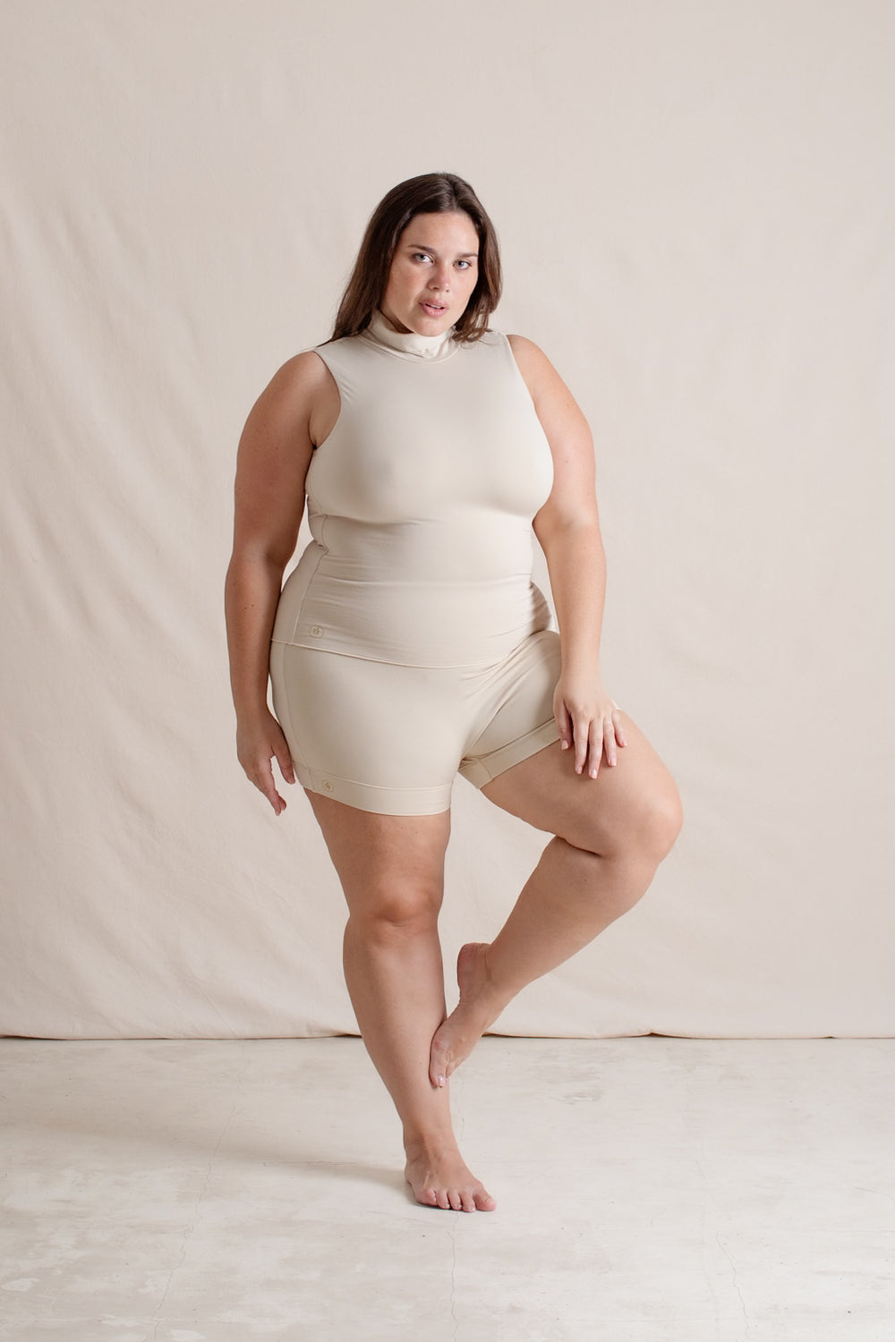 Michelle is wearing 2XL/3XL. Bust: 115cm (45.3”), Waist: 93 (36.6”), Hips: 123cm (48.4”), Height: 168cm (5.5”)  | Size 2XL/3XL