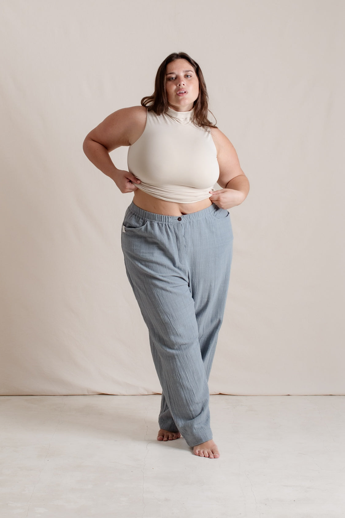 Michelle is wearing XL/2XL. Bust: 115cm (45.3”), Waist: 93 (36.6”), Hips: 123cm (48.4”), Height: 168cm (5.5”) | Size XL/XXL