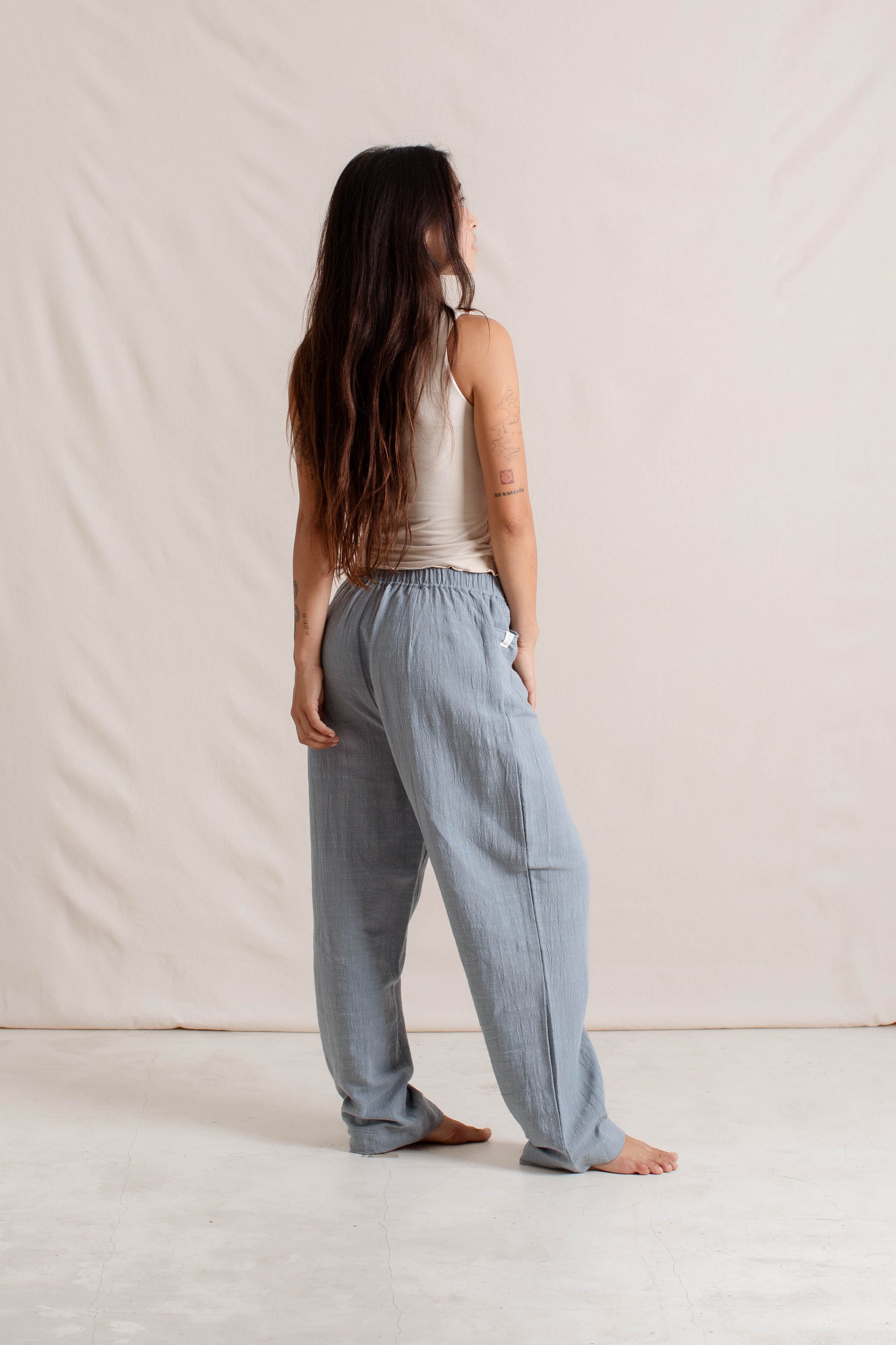 Hitomi is wearing size XS/S. Bust: 81cm (32”), Waist: 61cm (24”), Hips: 91.4cm (36”), Height 168cm (5.5”). | Size XS/S