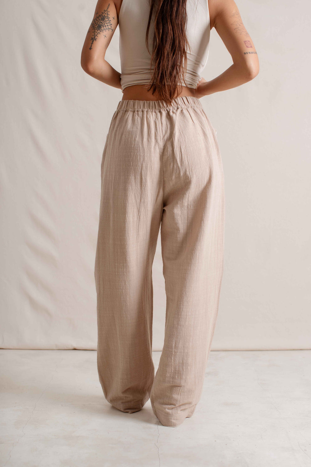 Hitomi is wearing size XS/S. Bust: 81cm (32”), Waist: 61cm (24”), Hips: 91.4cm (36”), Height 168cm (5.5”). | Size XS/S