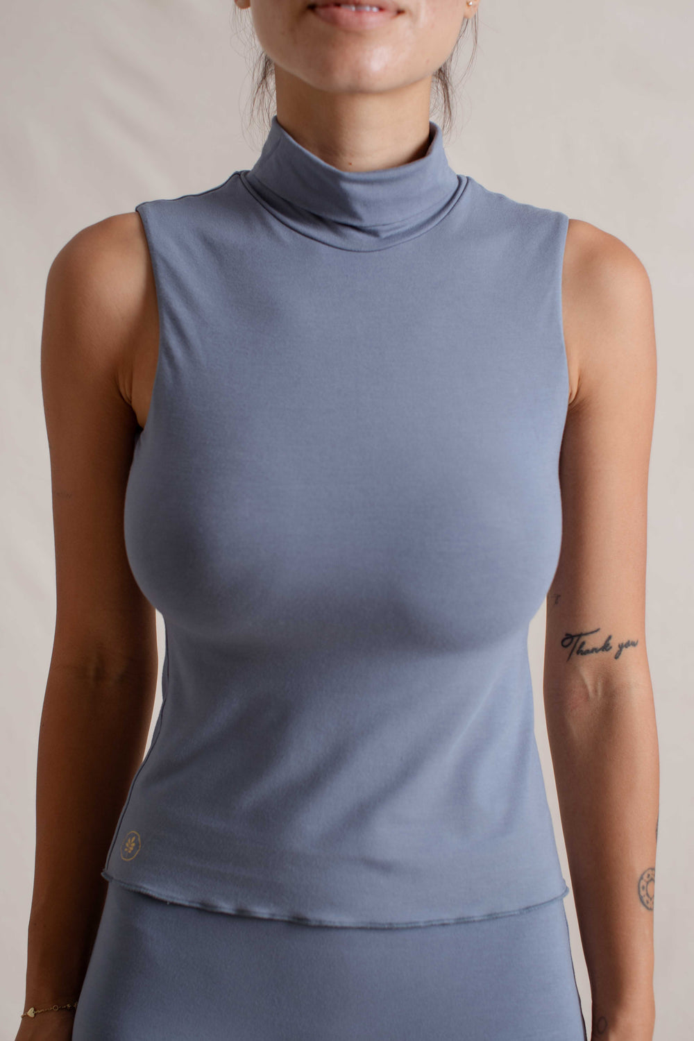 Hitomi is wearing size XS/S. Bust: 81cm (32”), Waist: 61cm (24”), Hips: 91.4cm (36”), Height 168cm (5.5”). | Size XS/S