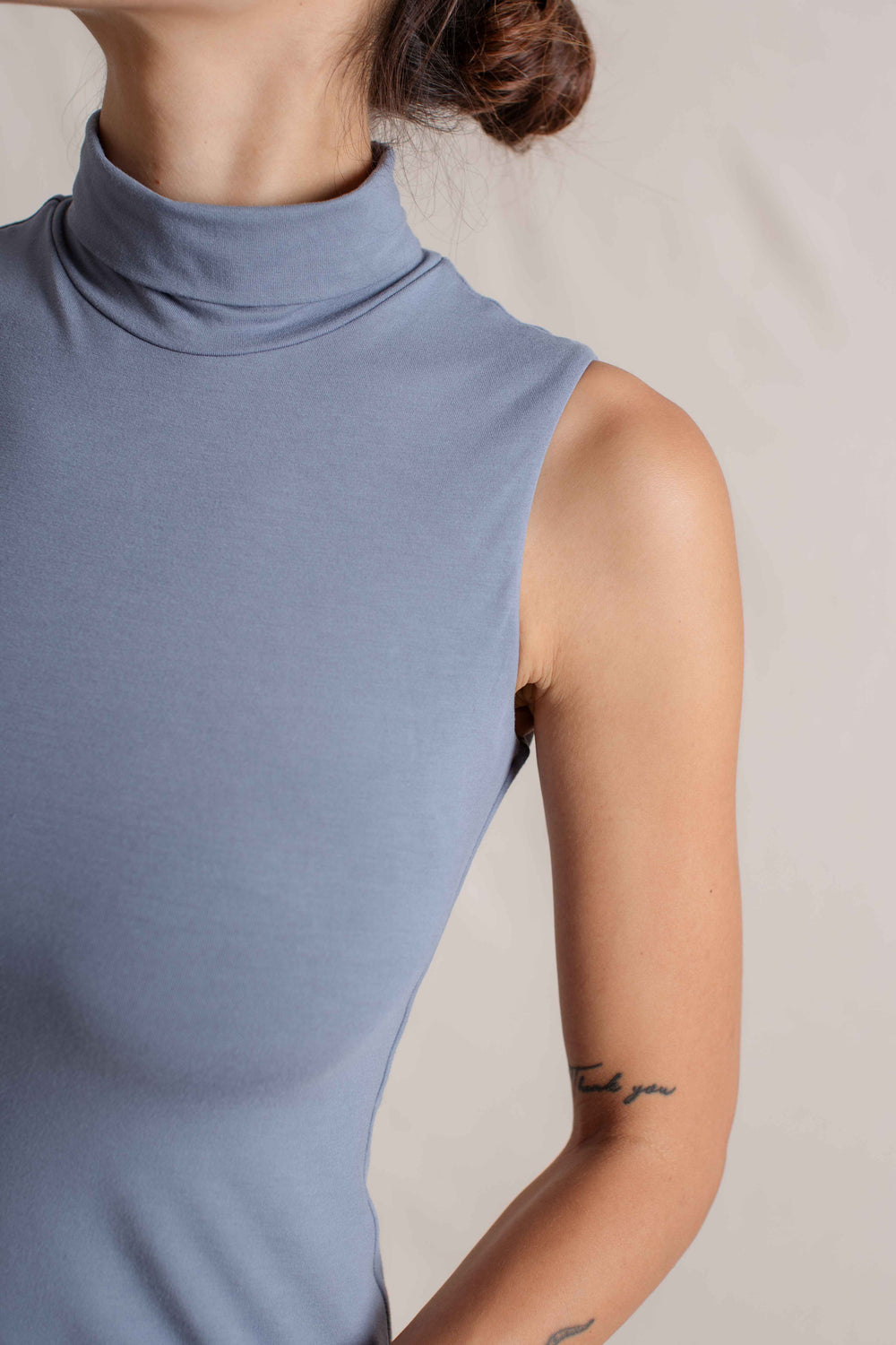 Hitomi is wearing size XS/S. Bust: 81cm (32”), Waist: 61cm (24”), Hips: 91.4cm (36”), Height 168cm (5.5”). | Size XS/S