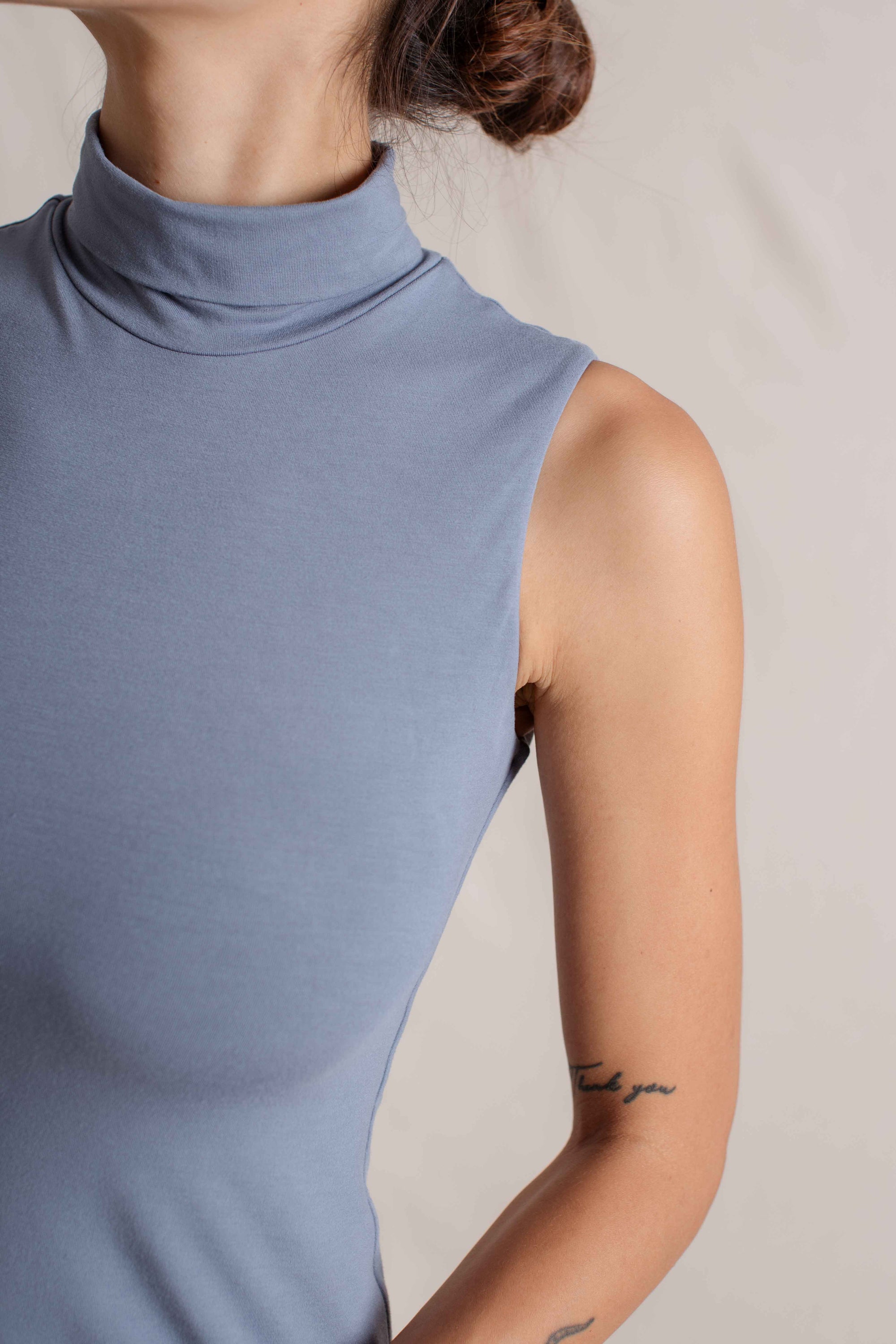 Hitomi is wearing size XS/S. Bust: 81cm (32”), Waist: 61cm (24”), Hips: 91.4cm (36”), Height 168cm (5.5”). | Size XS/S