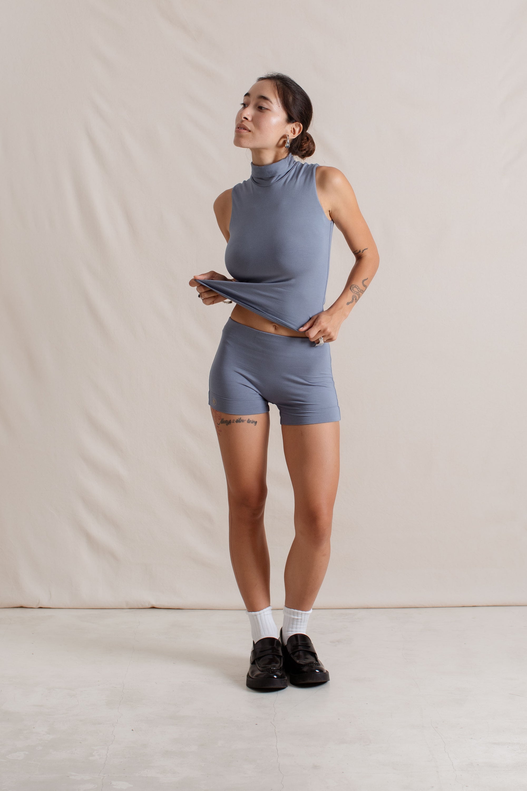 Hitomi is wearing size XXS/XS. Bust: 81cm (32”), Waist: 61cm (24”), Hips: 91.4cm (36”), Height 168cm (5.5”). | Size XXS/XS