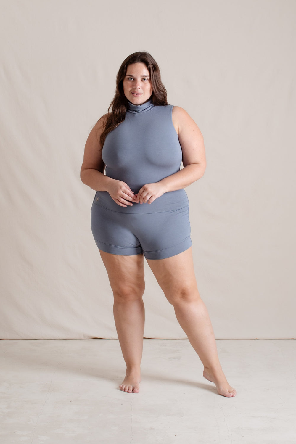 Michelle is wearing 2XL/3XL. Bust: 115cm (45.3”), Waist: 93 (36.6”), Hips: 123cm (48.4”), Height: 168cm (5.5”) | Size 2XL/3XL