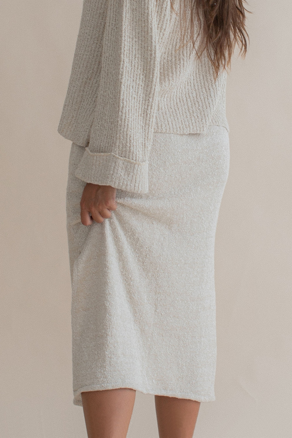 Maria is wearing size M/L. Waist 73cm(28.7”), Hips 102cm(40.1”), Height 174cm(5.7”) | Size M/L