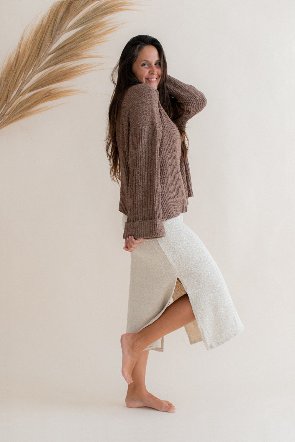 Maria is wearing size M/L. Waist 73cm(28.7”), Hips 102cm(40.1”), Height 174cm(5.7”) | Size M/L