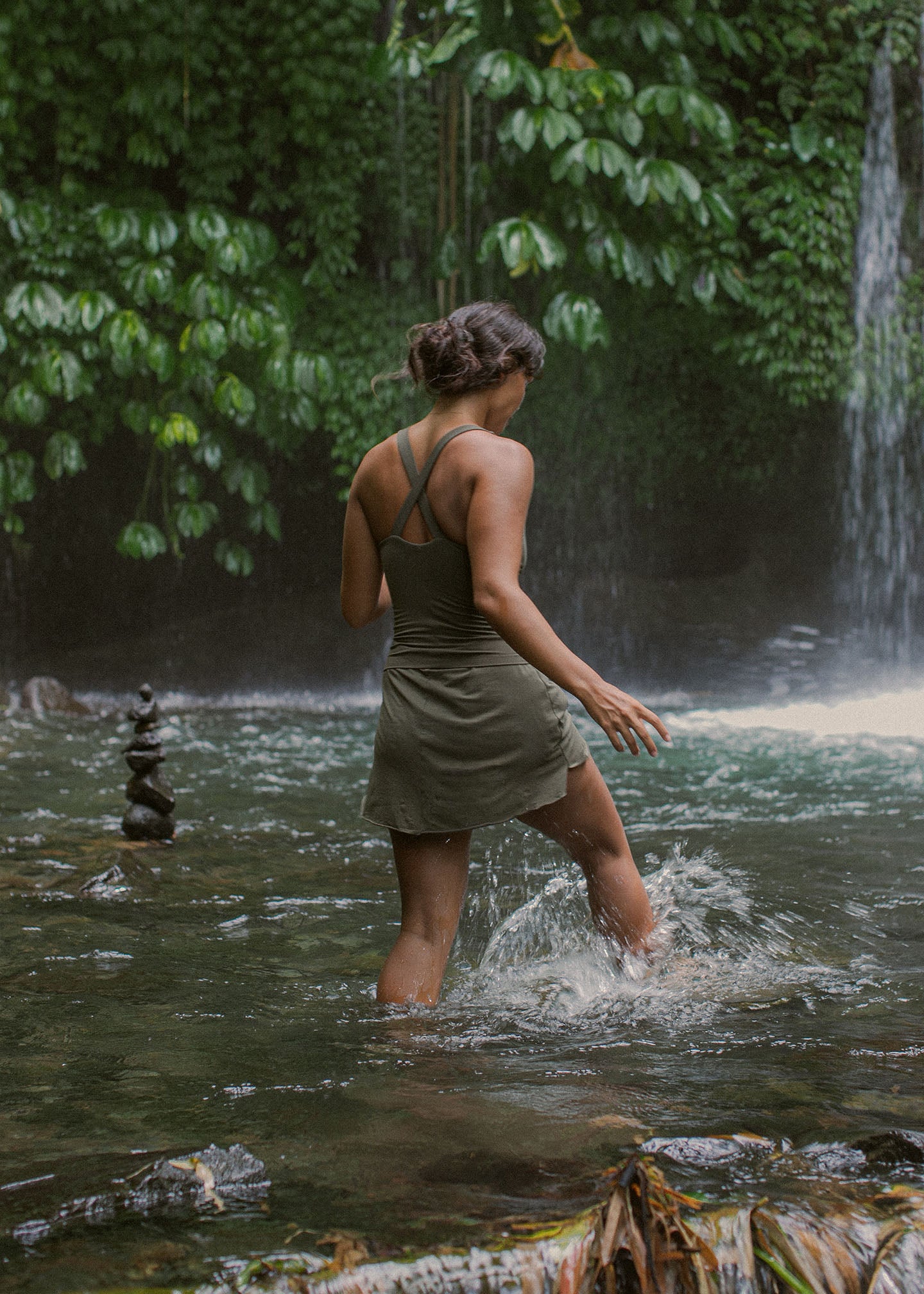 Kristin is wearing size L/XL. Height 177cm (5.8”), Bust 87cm (34.2”), Waist 74cm (29”), Hips 94cm (37”) | Size L/XL