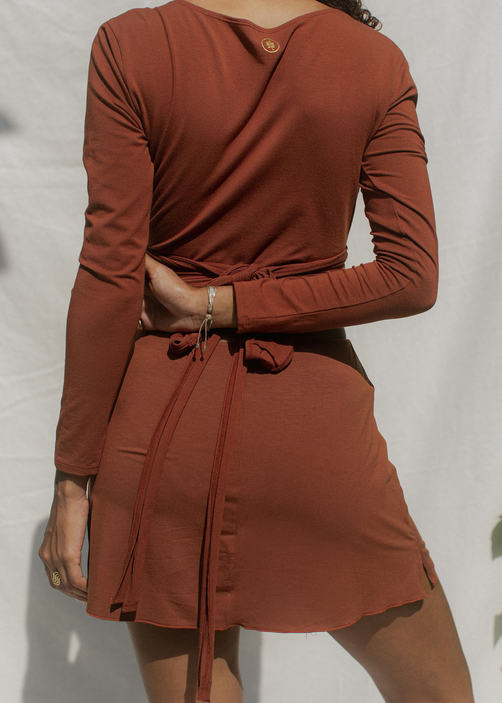 Nissia is wearing size XXS/XS. Height 172cm (5.6”), Bust 85cm (33.4”), Waist 61cm (24”), Hips 89cm (35”) | Size XXS/XS