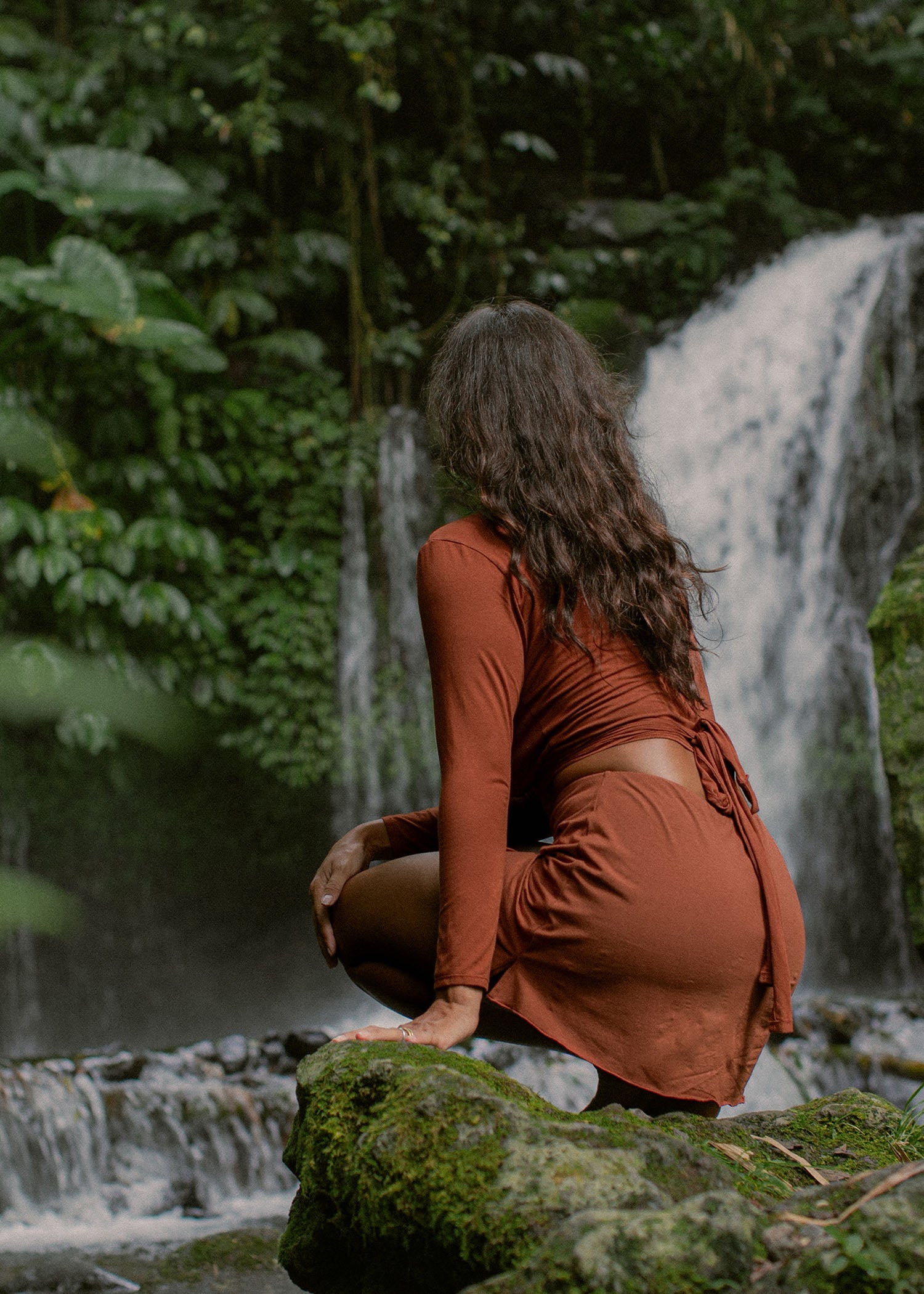 Kristin is wearing size L/XL. Height 177cm (5.8”), Bust 87cm (34.2”), Waist 74cm (29”), Hips 94cm (37”)  | Size L/XL