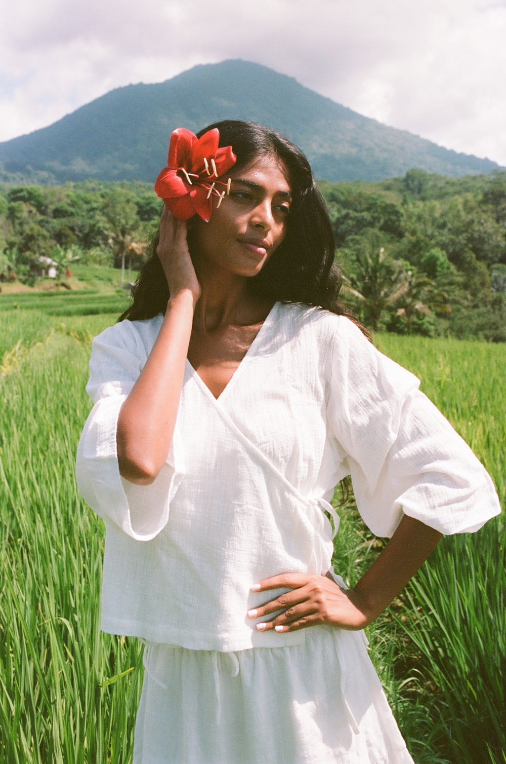 Kavita is wearing an XS/S , Bust 74cm (29”), Waist 60cm (23.6”), Hips 90cm (35.4”), Height 167cm (5.5”)  | Size XS/S