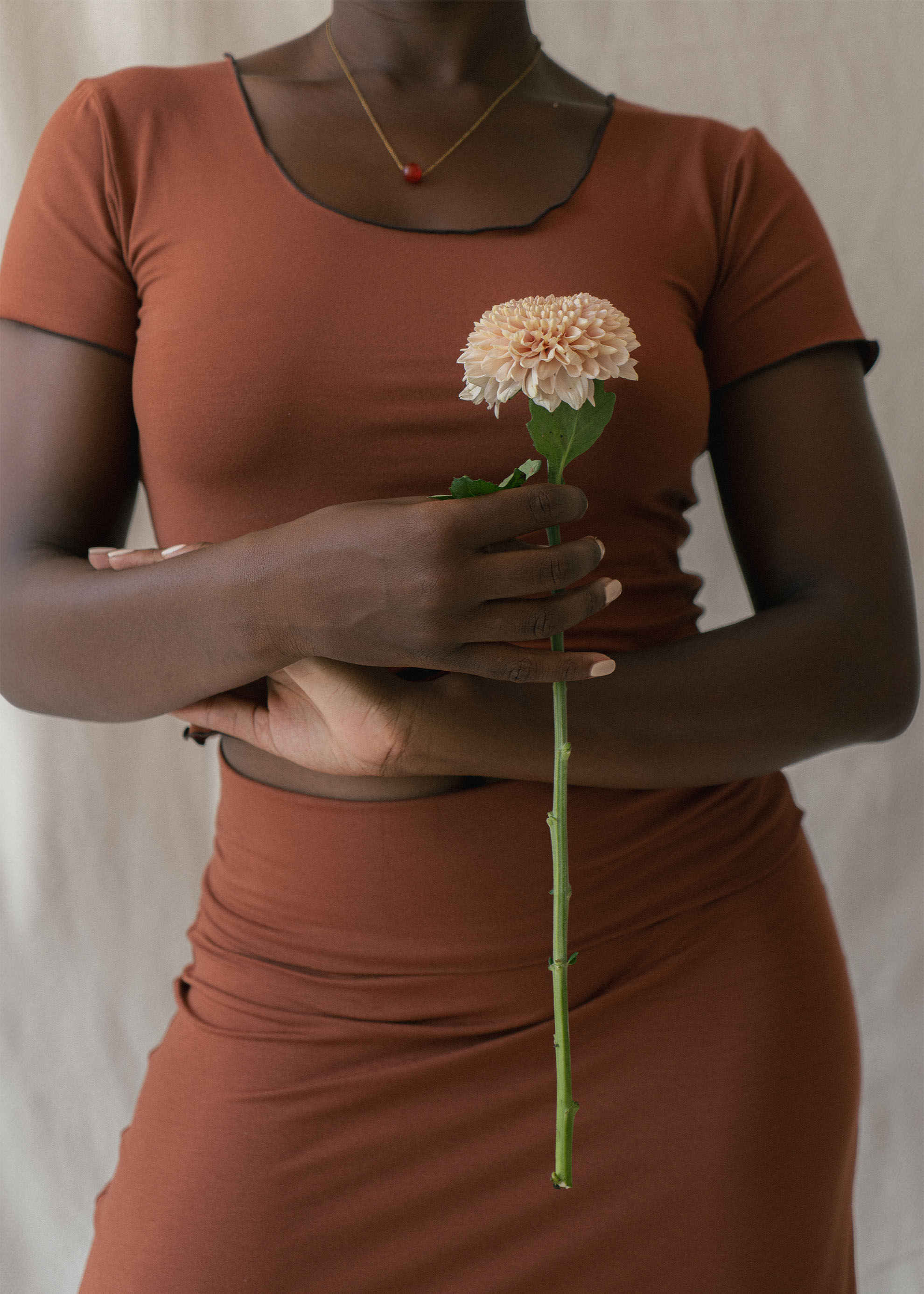 Shiree is wearing size M/L. Height 173cm(5.7”) | Size M/L