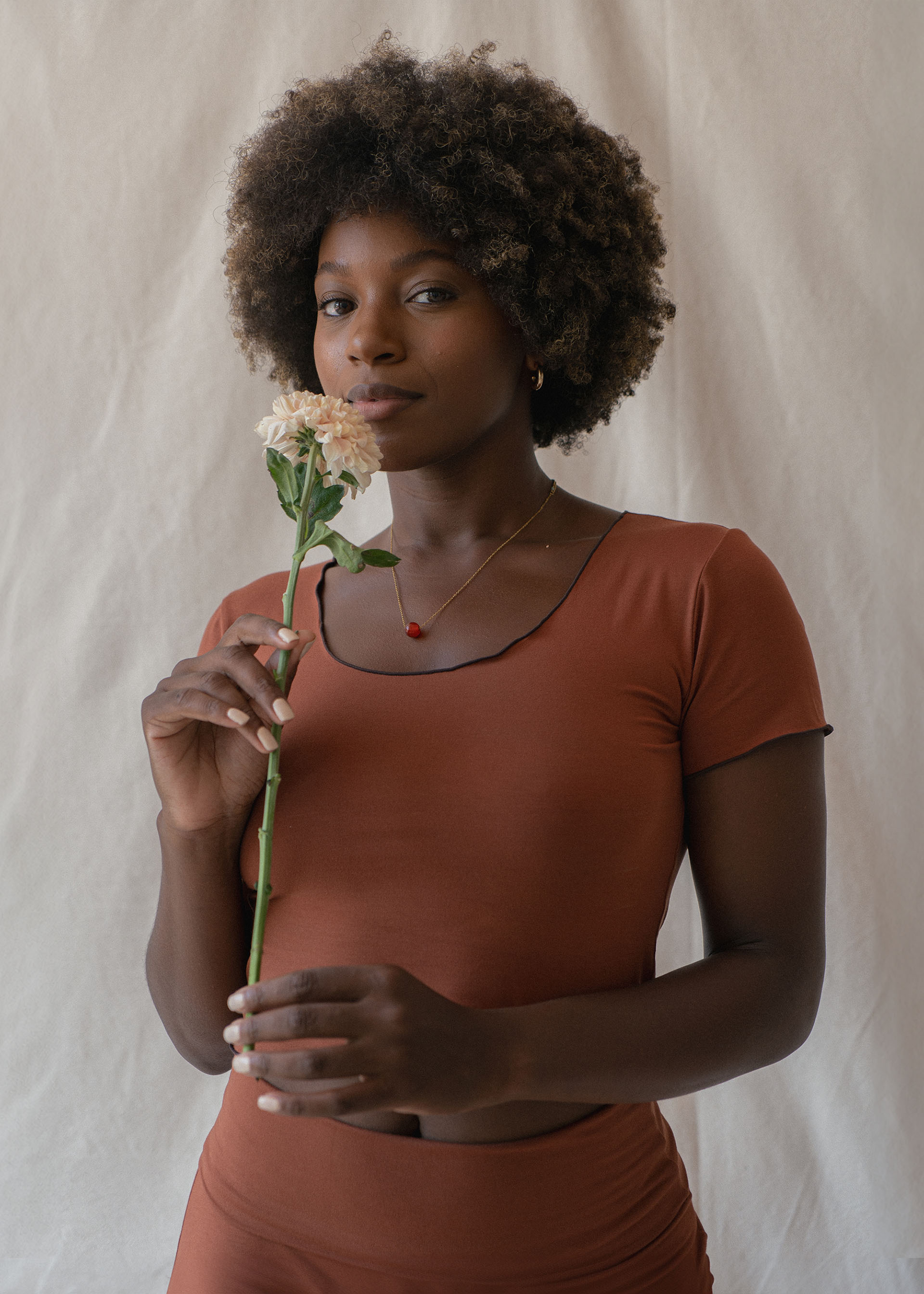 Shiree is wearing size M/L. Height 173cm(5.7”) | Size M/L