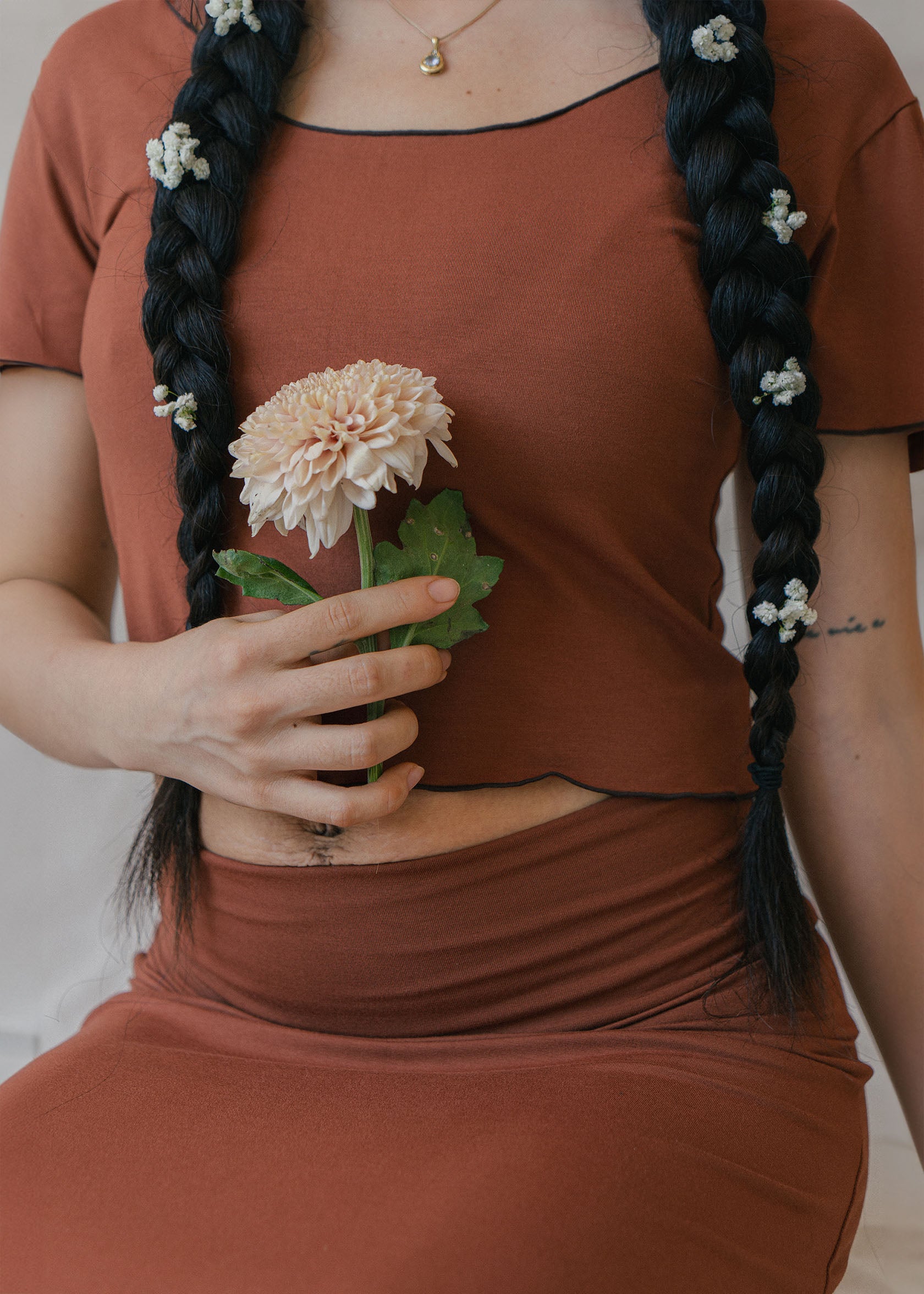 Marai wears size XS/S. She is 158 cm (5.2”) tall, Bust 80cm(31.5”), Waist 67cm(26.3”). | Size XS/S