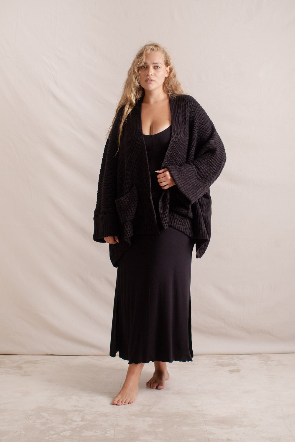 Olga Usually wearing 2XL/3XL, Bust 105cm (41.3”), Waist 83cm (32.7”), Hips 123cm (48.4”), Height 178cm (5.8”) | One Size