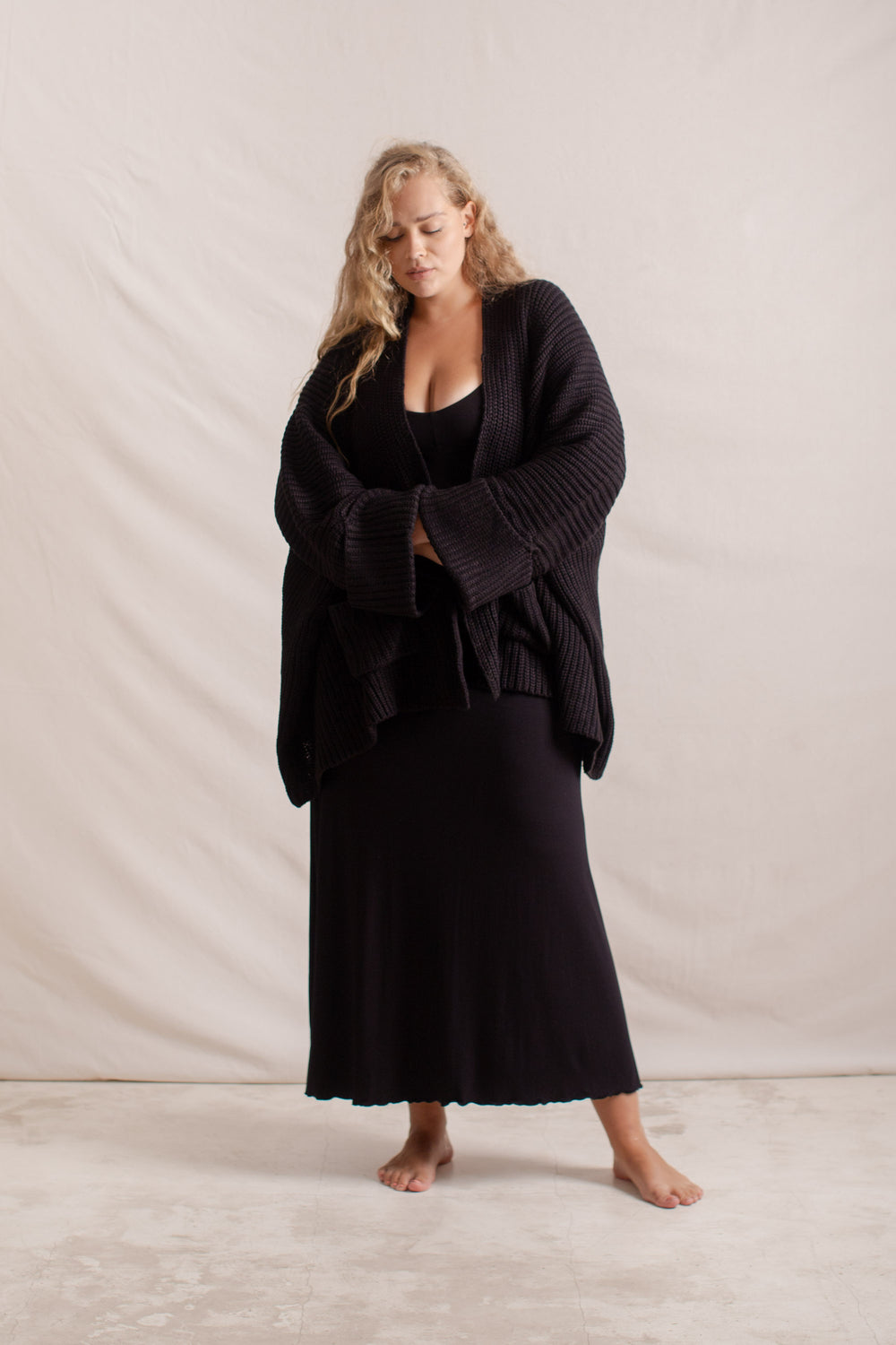 Olga Usually wearing 2XL/3XL, Bust 105cm (41.3”), Waist 83cm (32.7”), Hips 123cm (48.4”), Height 178cm (5.8”) | One Size