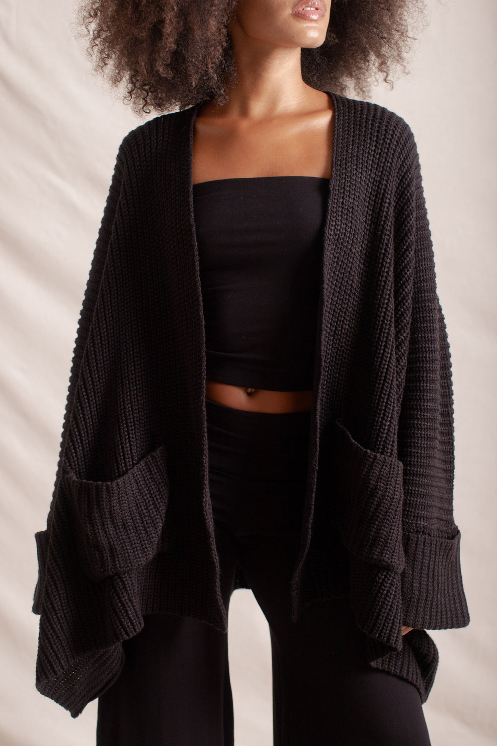 Chloe usually wears size S on tops, Bust 84cm (33.1”), Waist 68cm (26.8”), Hips 105cm (41.3”),  Height 173cm (5.7”) | One Size