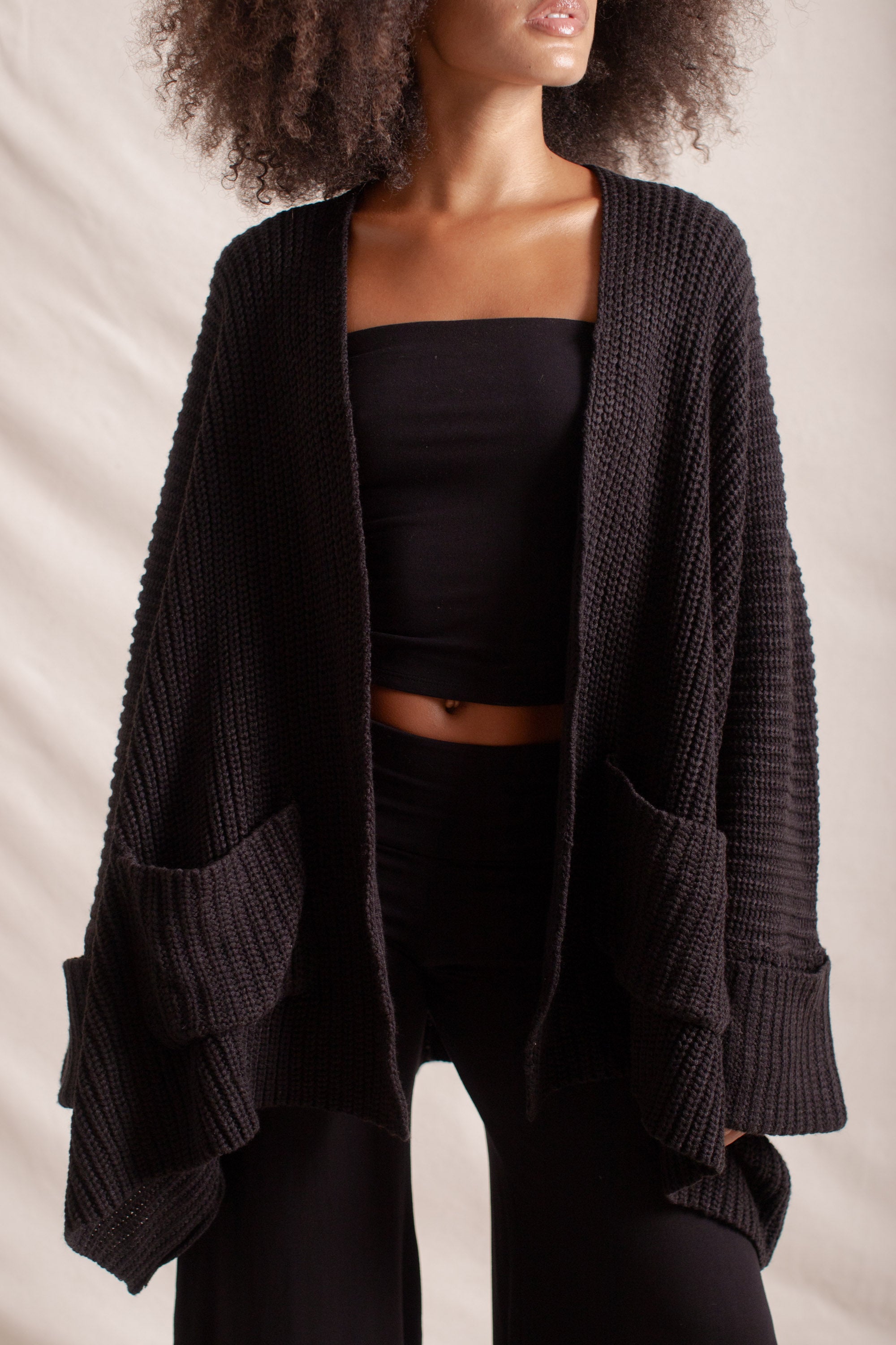 Chloe usually wears size S on tops, Bust 84cm (33.1”), Waist 68cm (26.8”), Hips 105cm (41.3”),  Height 173cm (5.7”) | One Size