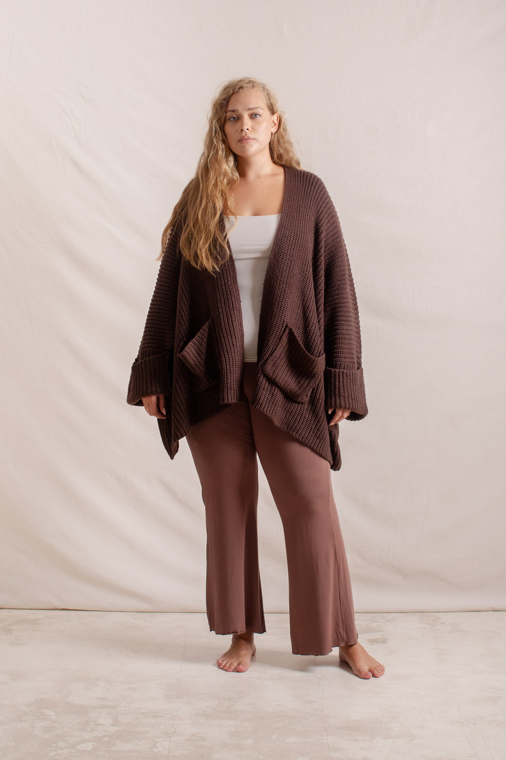 Olga Usually wearing 2XL/3XL, Bust 105cm (41.3”), Waist 83cm (32.7”), Hips 123cm (48.4”), Height 178cm (5.8”) | One Size