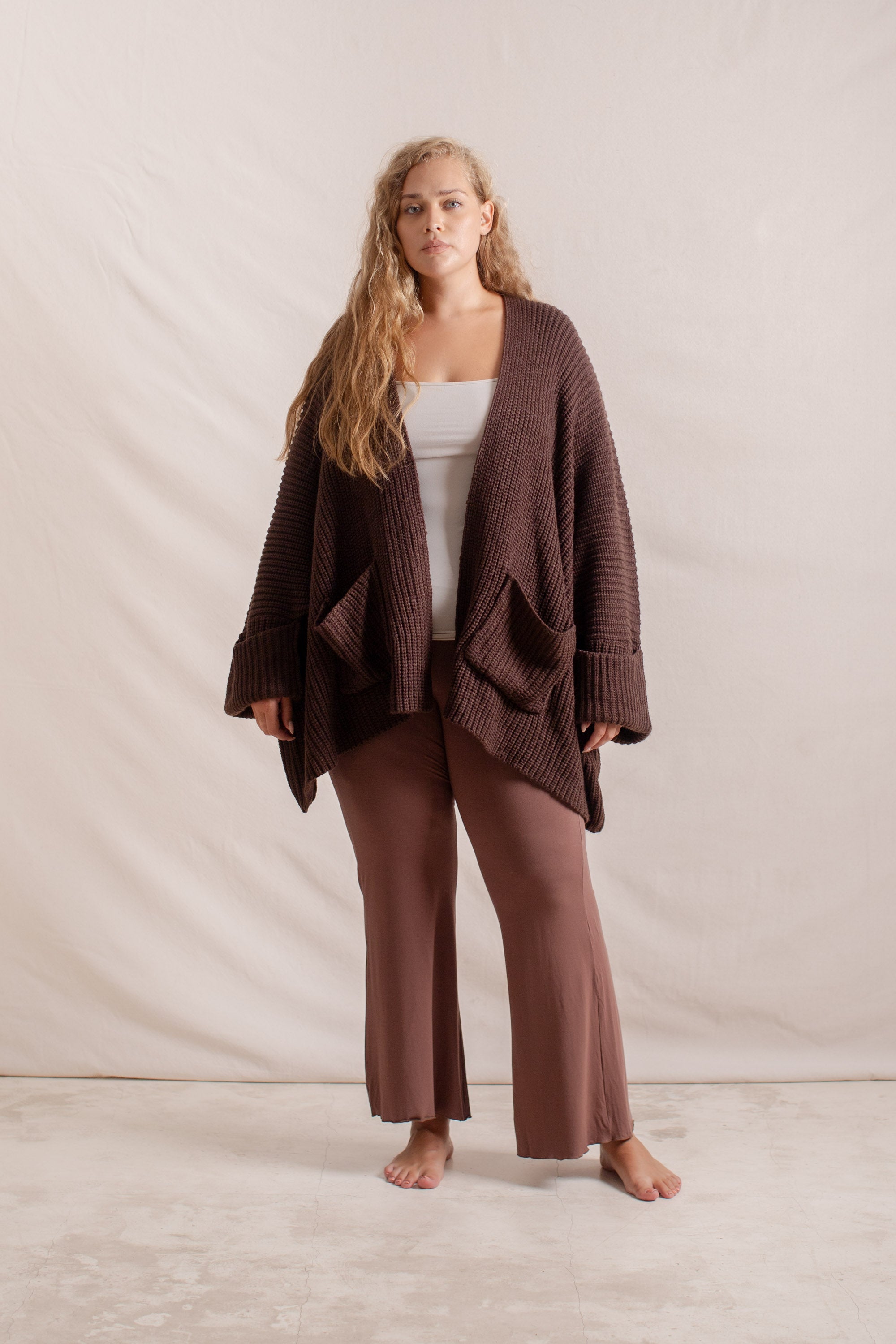 Olga Usually wearing 2XL/3XL, Bust 105cm (41.3”), Waist 83cm (32.7”), Hips 123cm (48.4”), Height 178cm (5.8”) | One Size