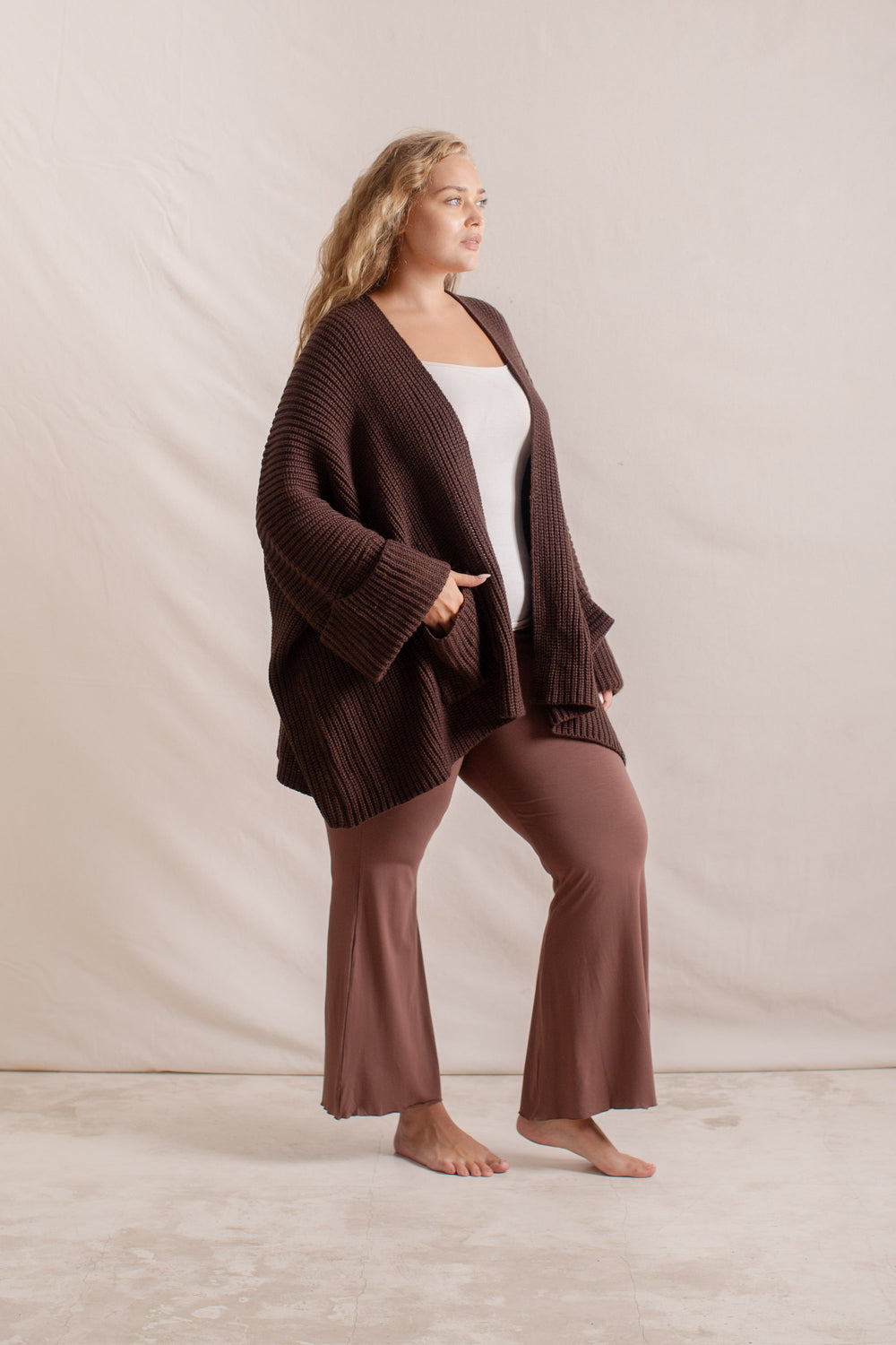 Olga Usually wearing 2XL/3XL, Bust 105cm (41.3”), Waist 83cm (32.7”), Hips 123cm (48.4”), Height 178cm (5.8”) | One Size