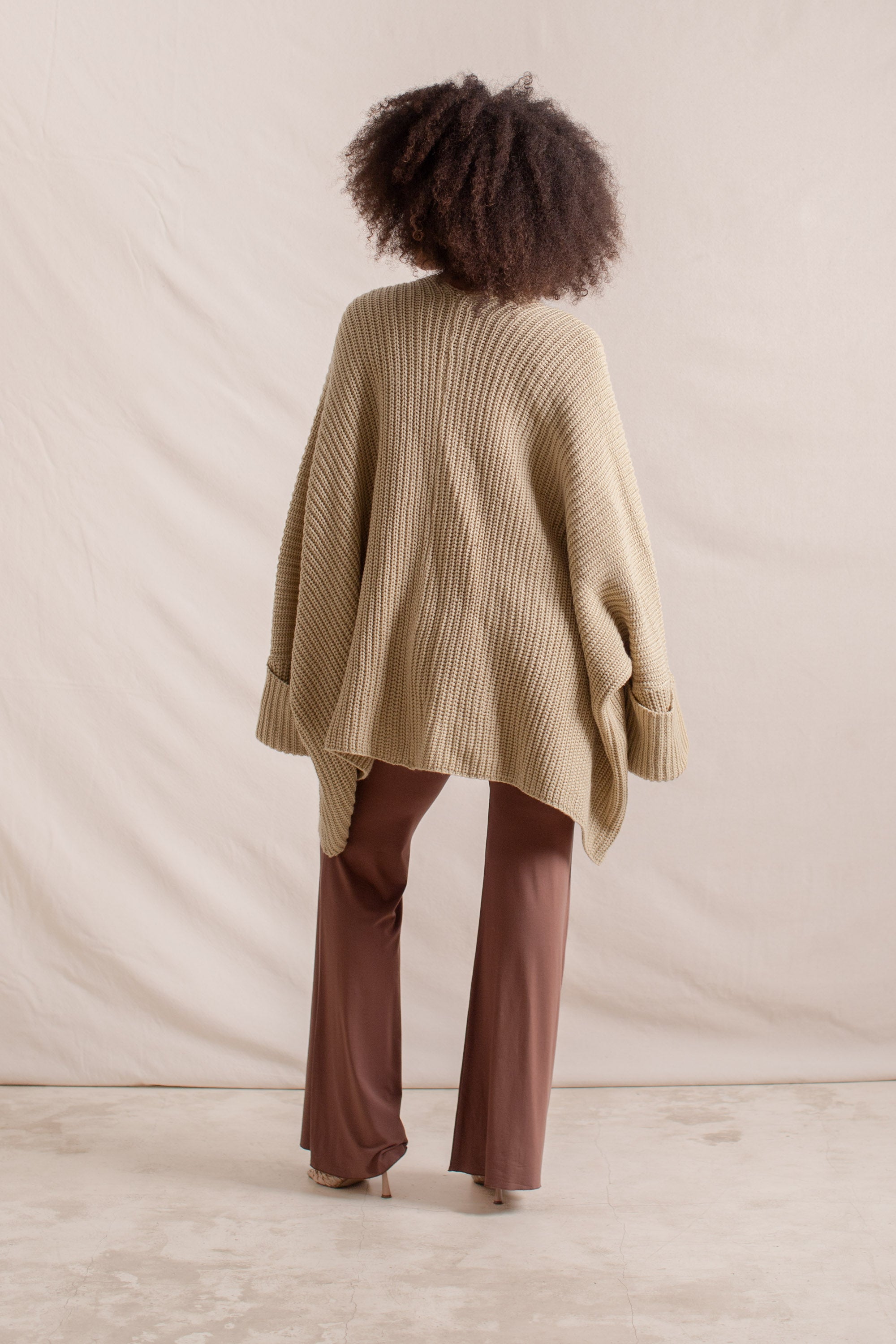 Chloe usually wears size S, Bust 84cm (33.1”), Waist 68cm (26.8”), Hips 105cm (41.3”),  Height 173cm (5.7”) | One Size