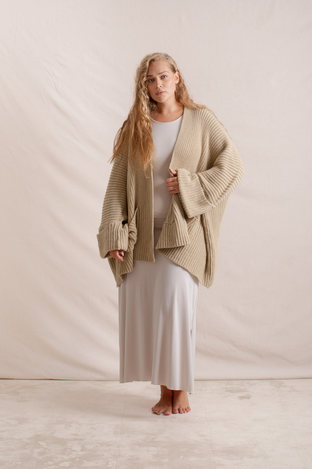 Olga Usually wearing 2XL/3XL, Bust 105cm (41.3”), Waist 83cm (32.7”), Hips 123cm (48.4”), Height 178cm (5.8”) | One Size