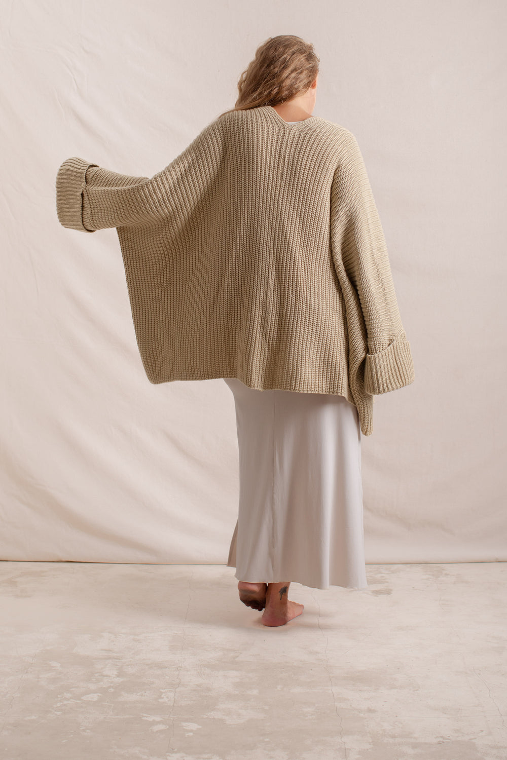 Olga Usually wearing 2XL/3XL, Bust 105cm (41.3”), Waist 83cm (32.7”), Hips 123cm (48.4”), Height 178cm (5.8”) | One Size