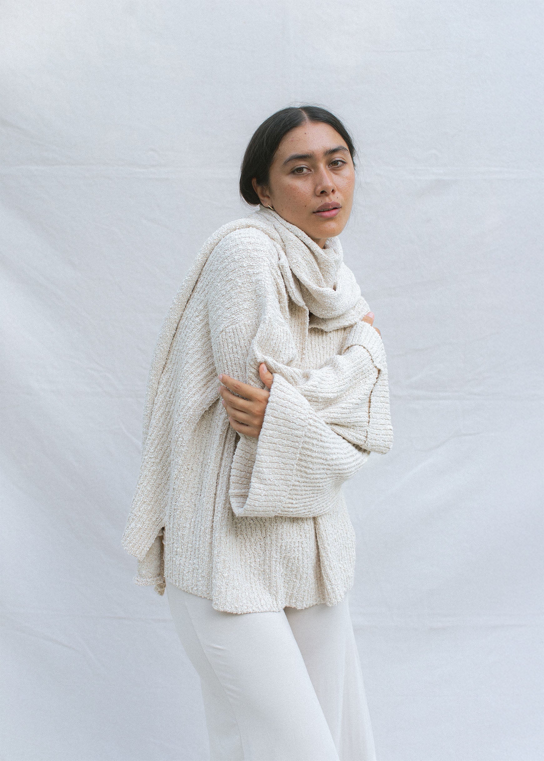 Eva usually wears size M. Height 174cm (5.7”), Bust 83cm (32.7”), Waist 69cm (27.2”), Hips 96cm (37.8”) | Size M