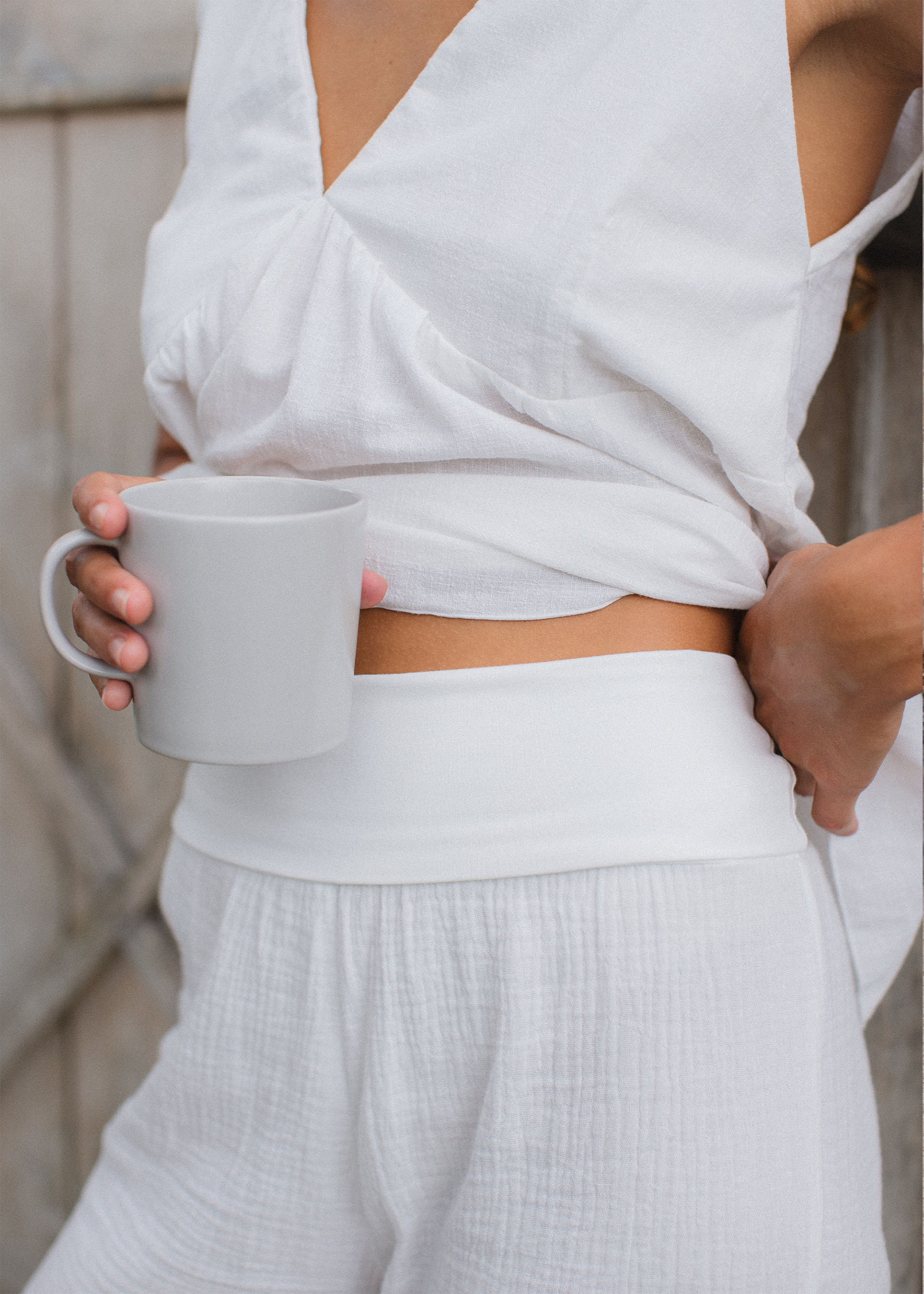 Lucy is wearing size XS. Bust: 83cm (32.6”), Waist: 57cm(22.4”), Height 170cm(5.6”) | Size XS