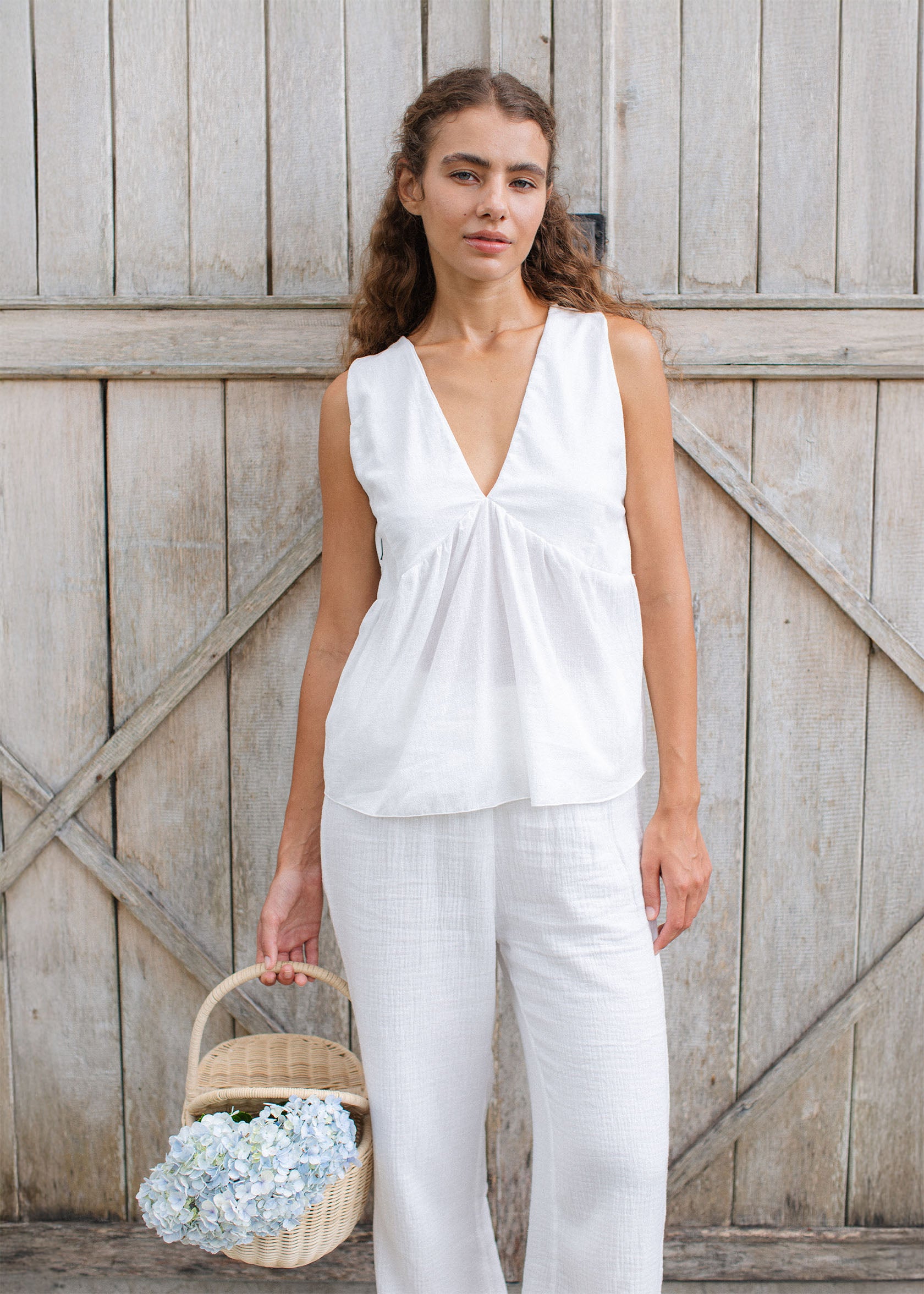 Lucy is wearing size XS/S. Bust: 83cm (32.6”), Waist: 57cm(22.4”), Height 170cm(5.6”) | Size XS/S