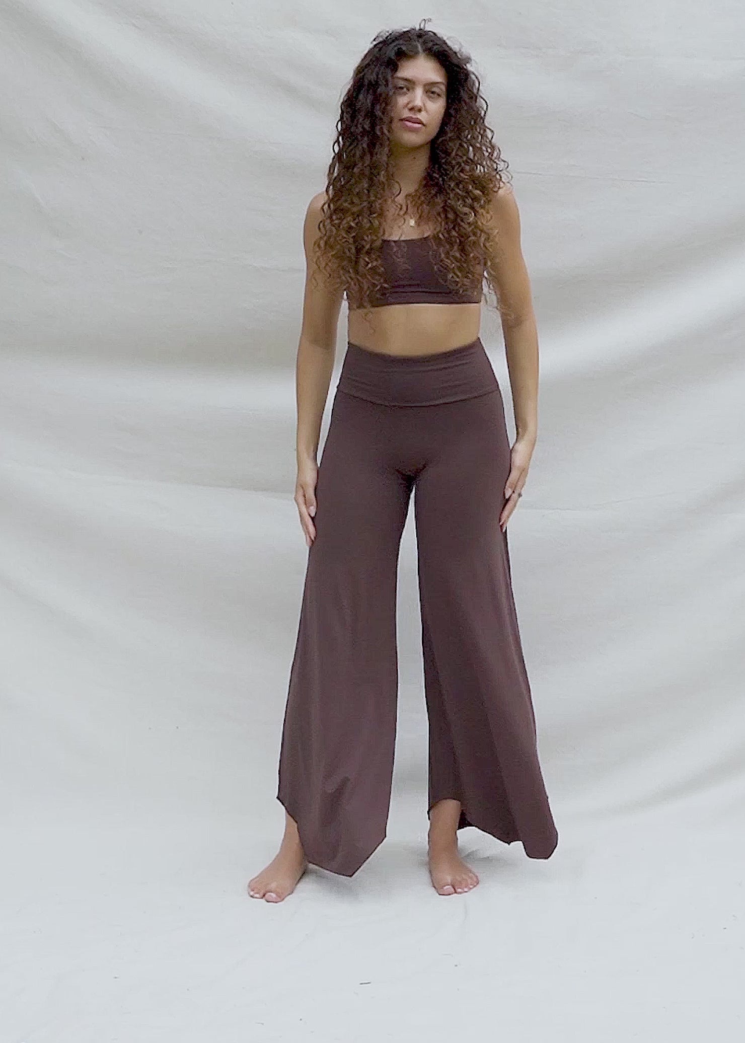 Cesira is wearing size M, Bust 83cm (32.7”), Waist 70cm (27.5”), Hips 96cm (37.8”), Height 174cm (5.7”) | Size M