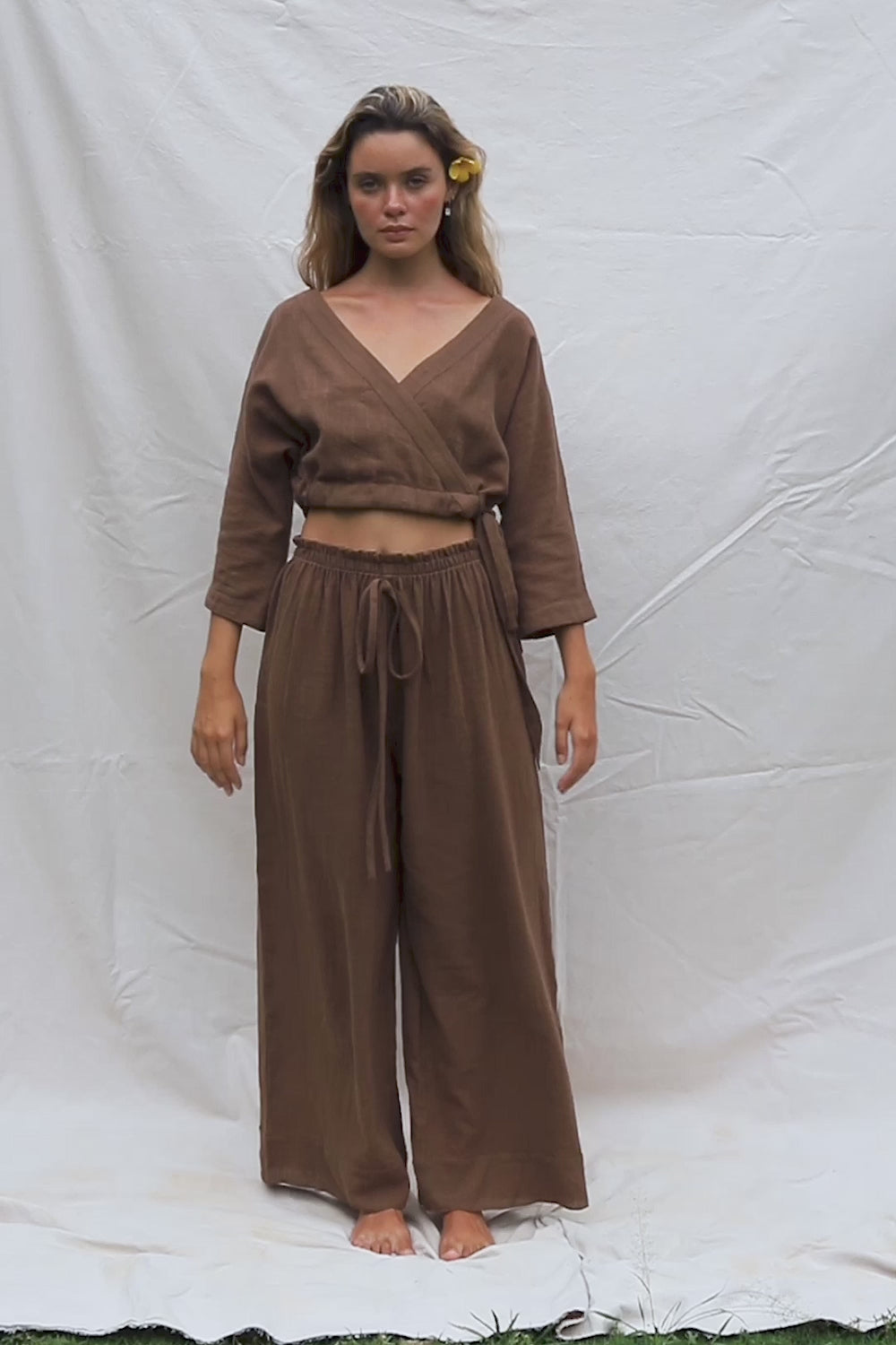 Teresa is wearing size XS/S. Waist 59cm(23.2”), Hips 90cm(35.4”), Height 162cm(5.3”) | Size XS/S