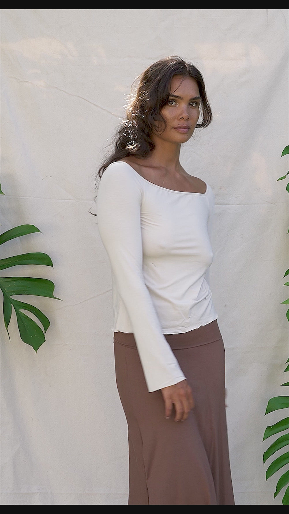 Kristin is wearing size M/L. Height 177cm (5.8”), Bust 87cm (34.2”), Waist 74cm (29”), Hips 94cm (37”) | Size M/L