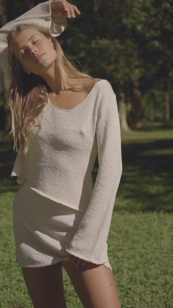 Andrea is wearing size XS/S. Bust 80cm (31.5”), Waist 69cm (27.2”), Hips 94cm(37”), Height 175cm(5.7”) | Size XS/S