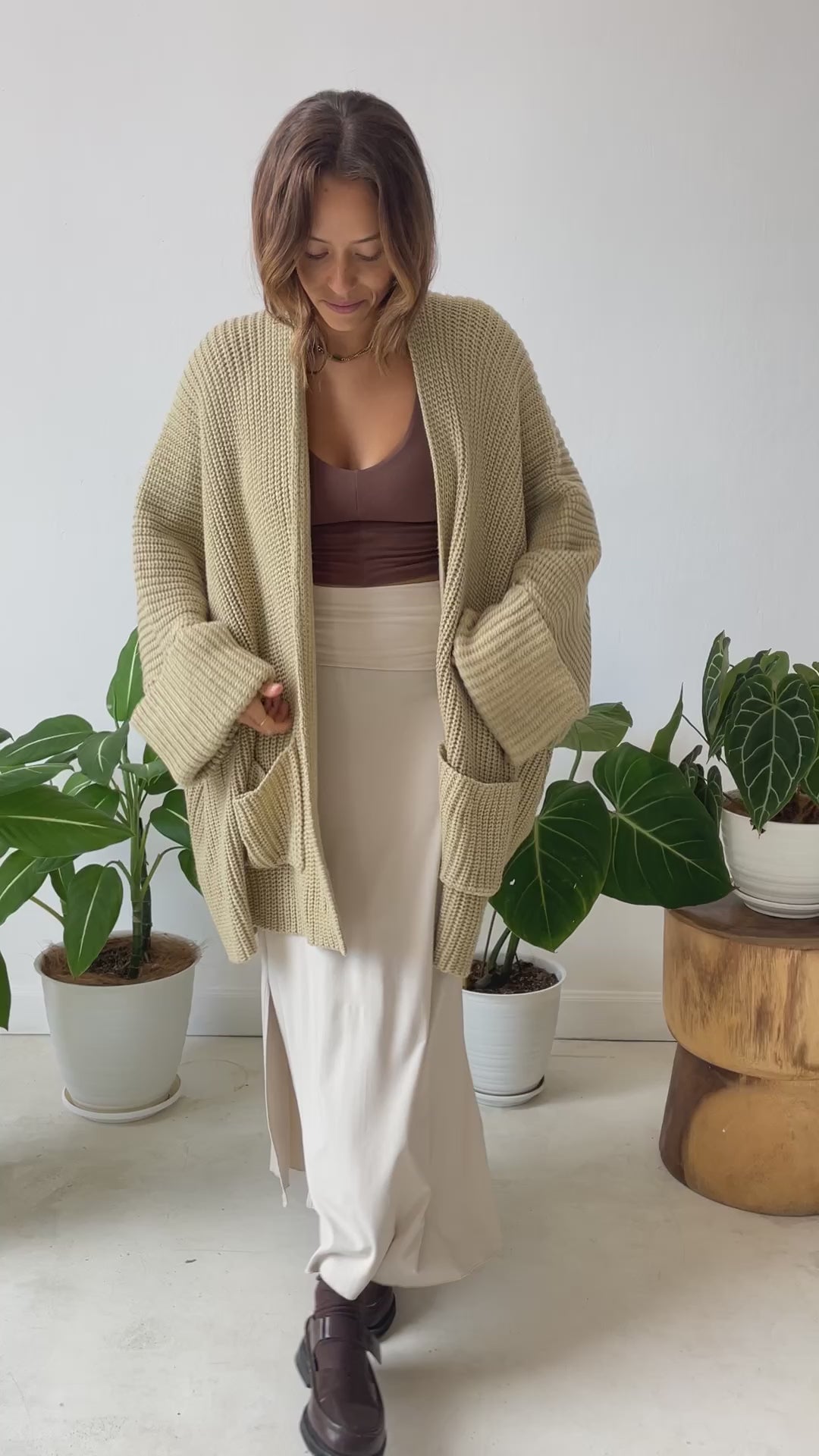 Amber usually wears size XS. Bust: 85cm (33.5”), Hips 91cm(35.8”), Height 160cm(5.2”) | One Size