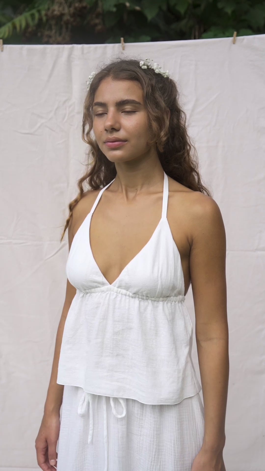 Lucy is wearing size XS/S. Bust: 83cm (32.6”), Waist: 57cm(22.4”), Height 170cm(5.6”) | Size XS/S