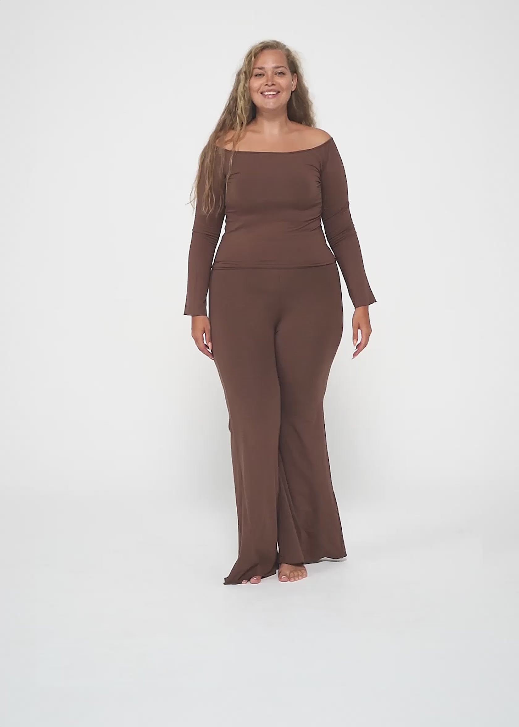 Olga is wearing size XXL, Bust 105cm (41.3”), Waist 83cm (32.7”), Hips 123cm (48.4”), Height 178cm (5.8”) | Size XXL