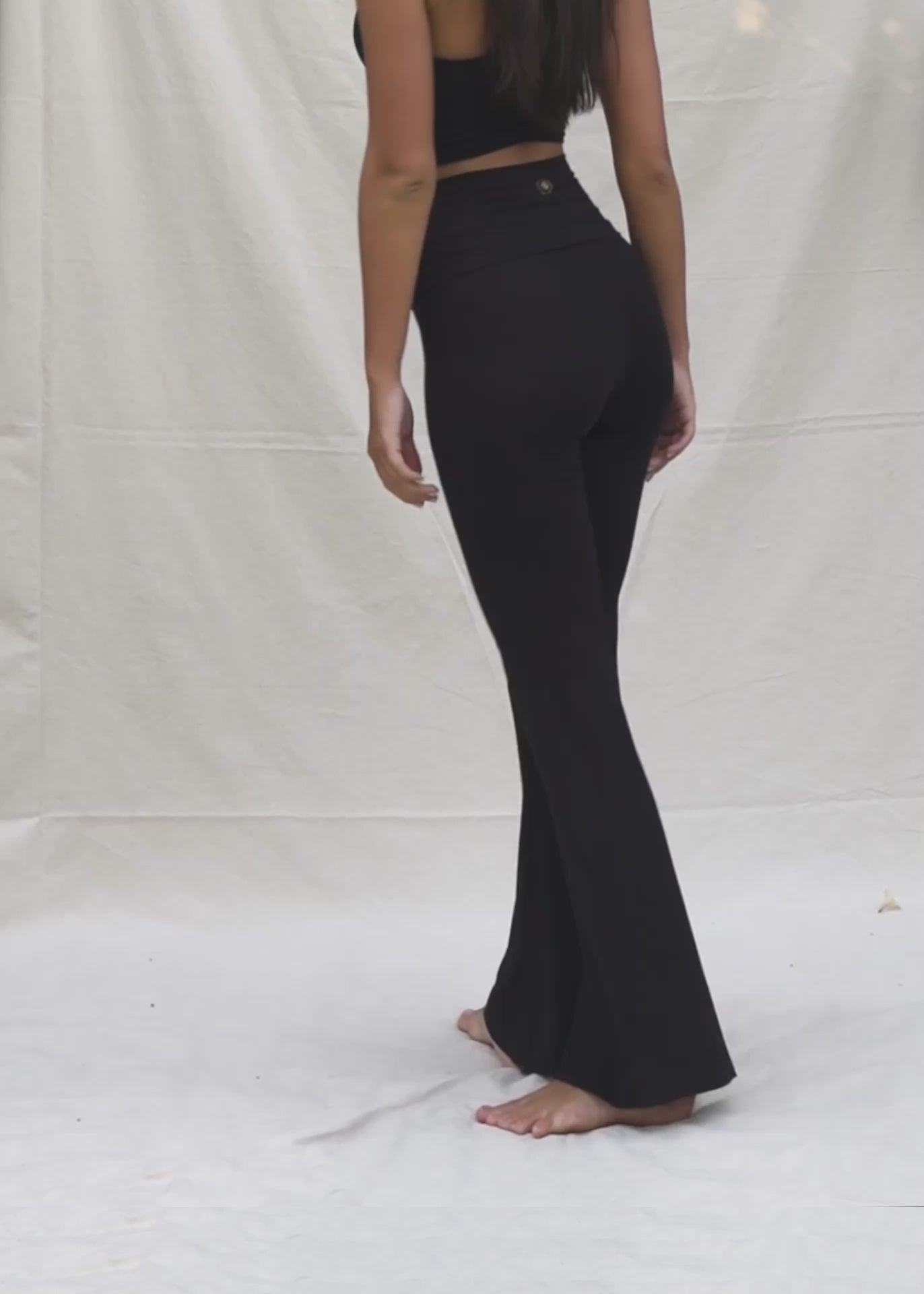 Alina is wearing size XS. Height 179cm (5.9”) Waist 59cm (23.2”), Hips 95cm (37.4”) | Size XS