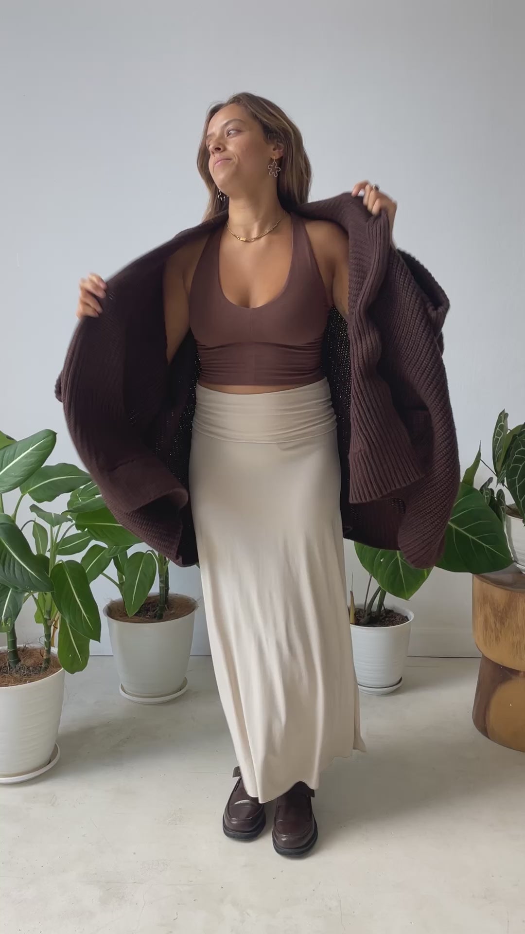 Amber usually wears size XS. Bust: 85cm (33.5”), Hips 91cm(35.8”), Height 160cm(5.2”) | One Size