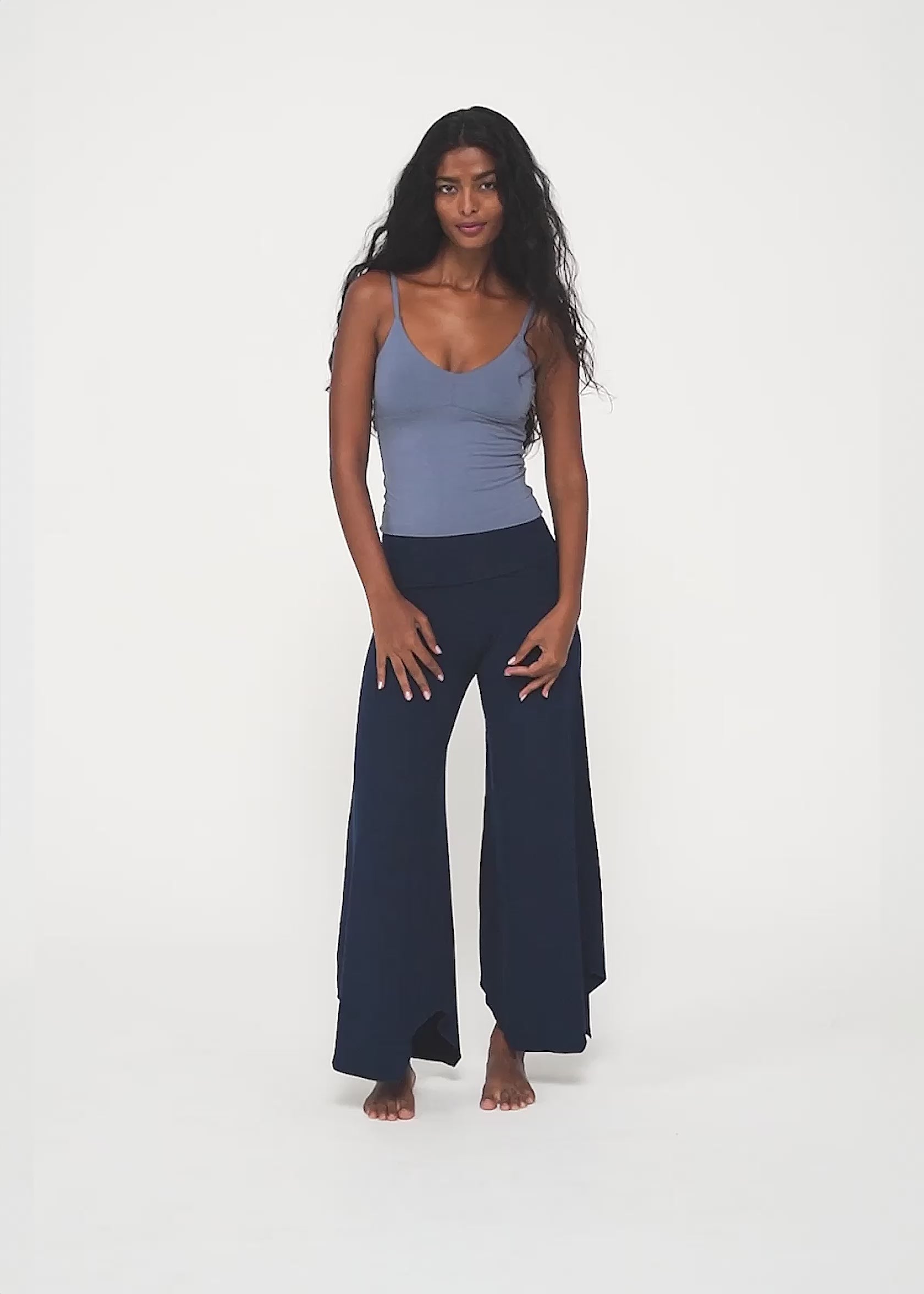 Kavita is wearing size XS, Bust 74cm (29”), Waist 60cm (23.6”), Hips 90cm (35.4”), Height 167cm (5.5”)  | Size XS