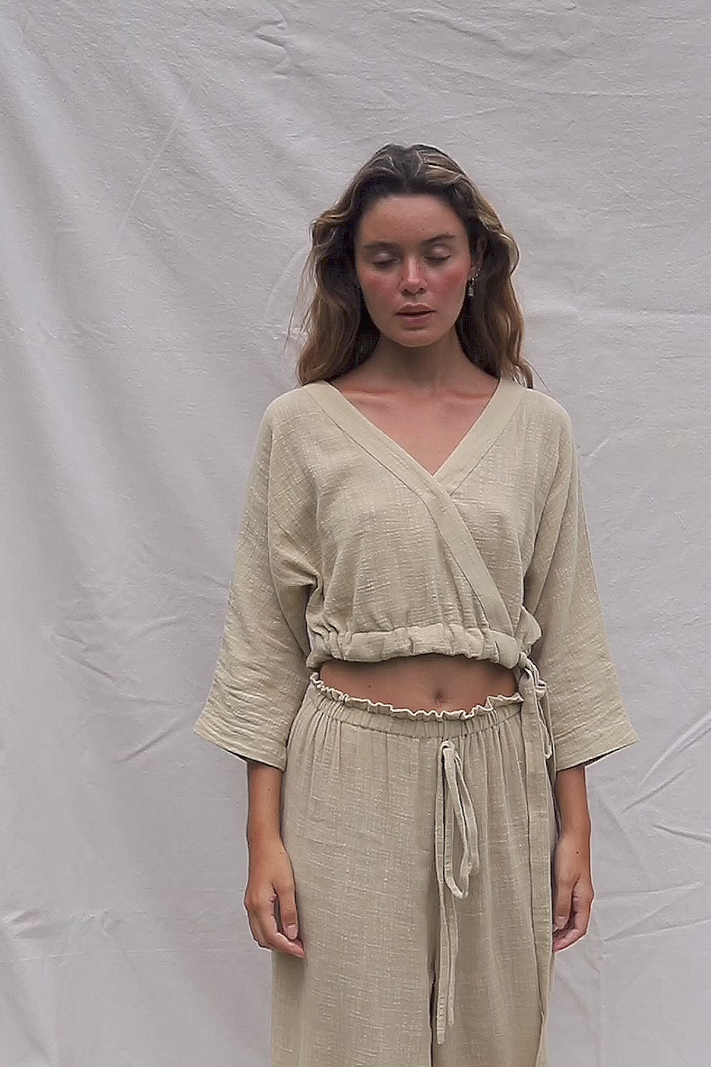 Teresa is wearing size M/L. Bust: 75cm (29.5”), Height 162cm(5.3”) | Size M/L