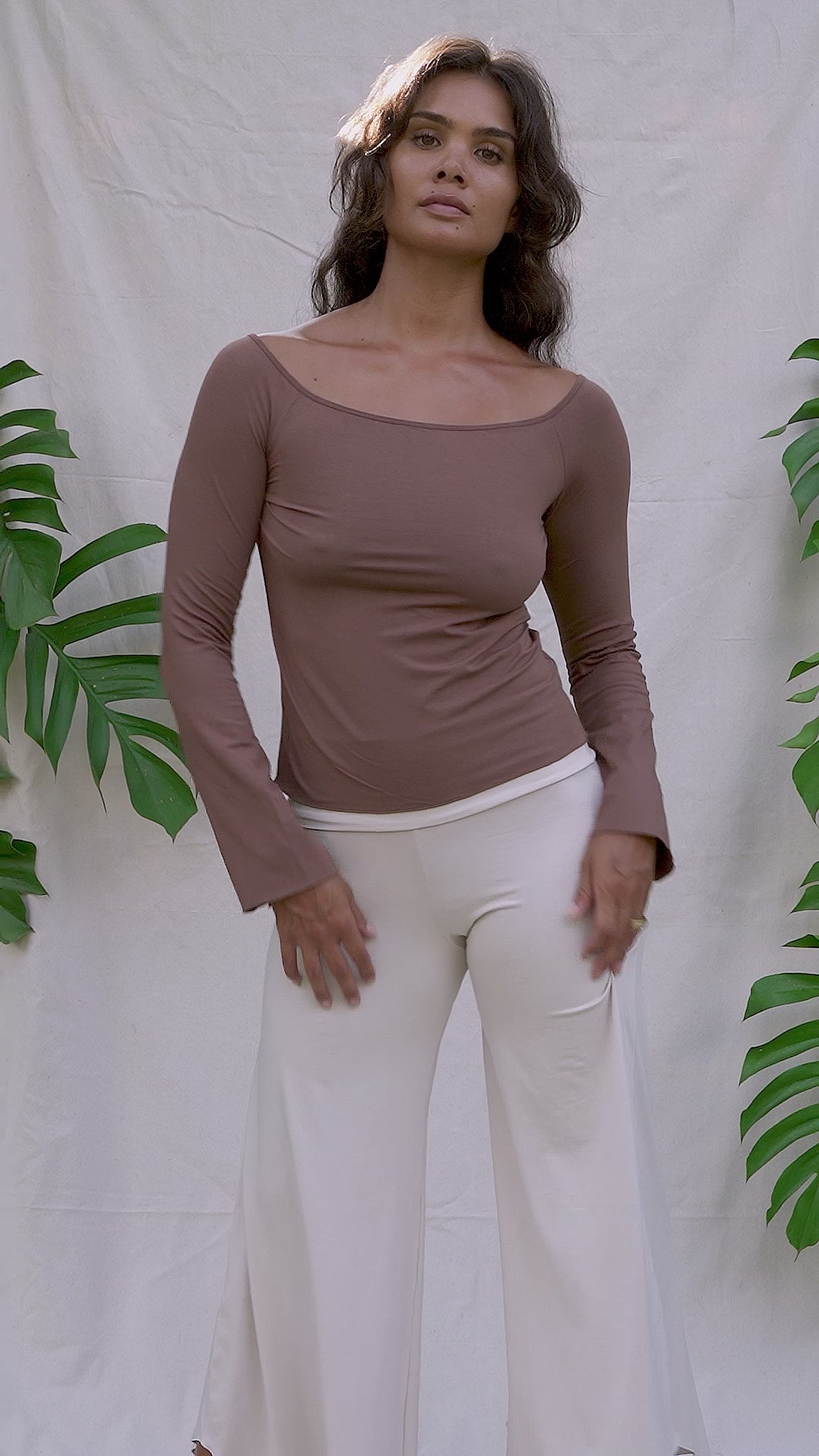 Kristin is wearing size M/L. Height 177cm (5.8”), Bust 87cm (34.2”), Waist 74cm (29”), Hips 94cm (37”) | Size M/L