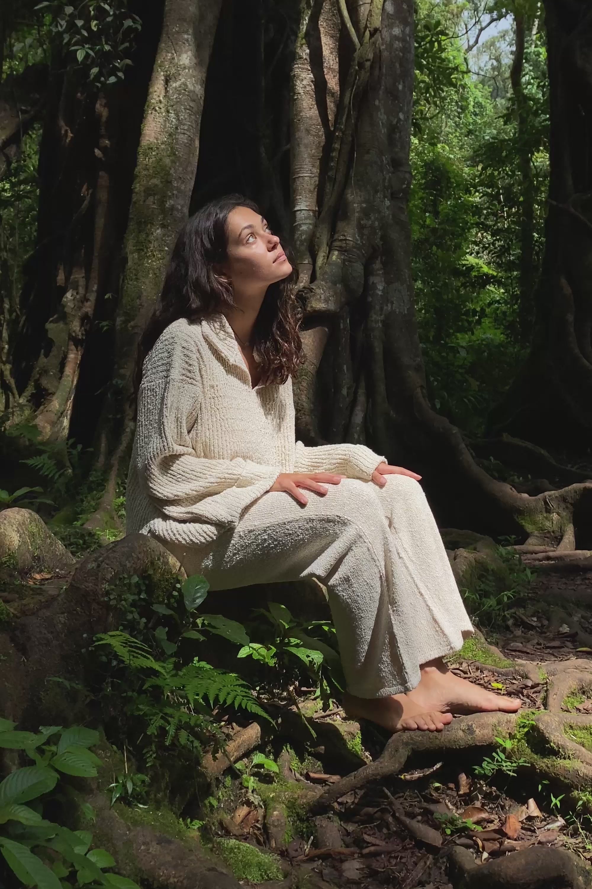 Jasmine usually wears size XS. She is 166cm(5.5”) tall and Bust 77cm(30.2”) | Size XS