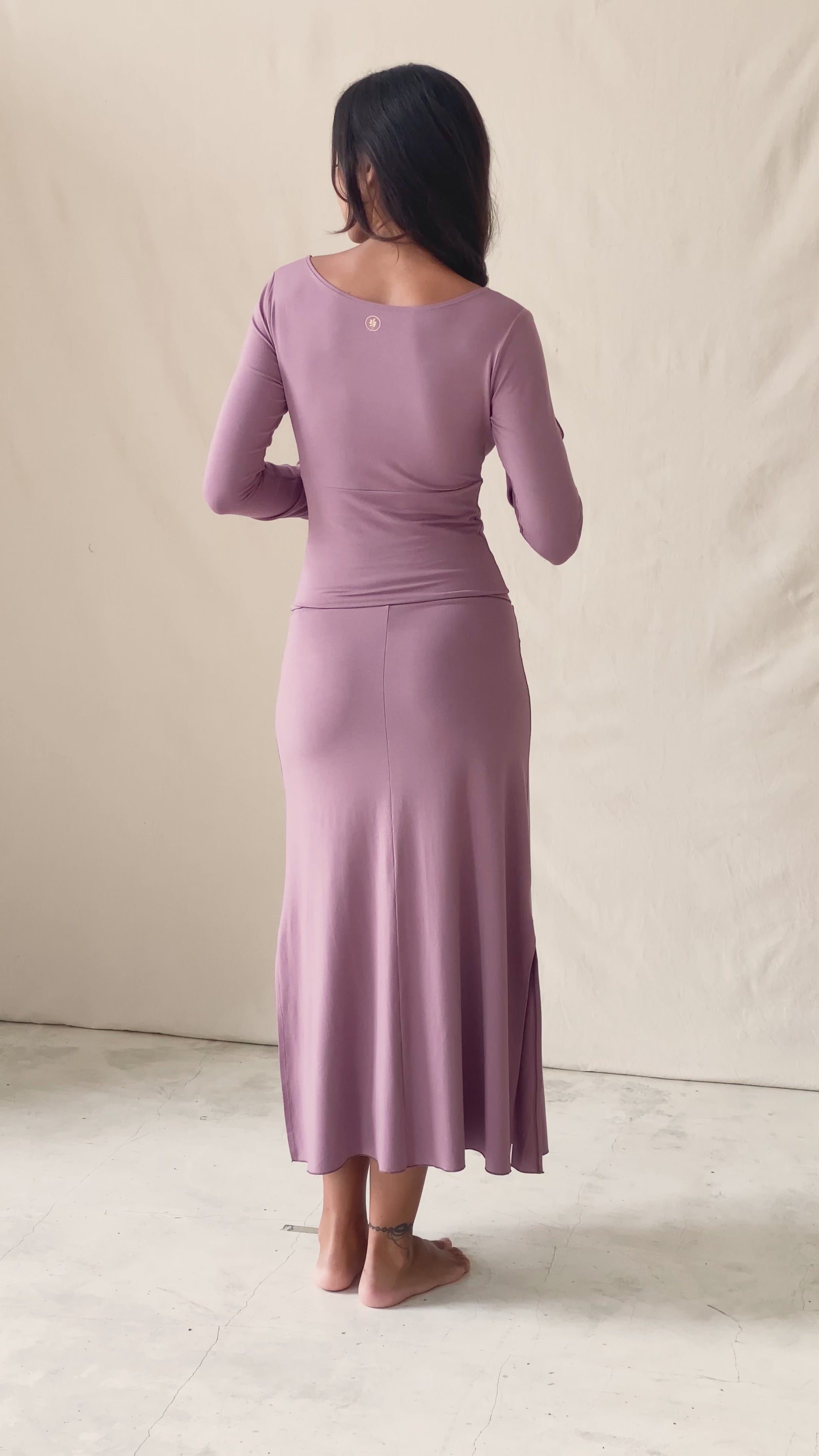 Sabi is wearing size S/M. Bust 86cm (33.85”), Waist 63cm (24.8”), Hips 94cm (37.00”), Height 171cm (5.6”) | Size S/M